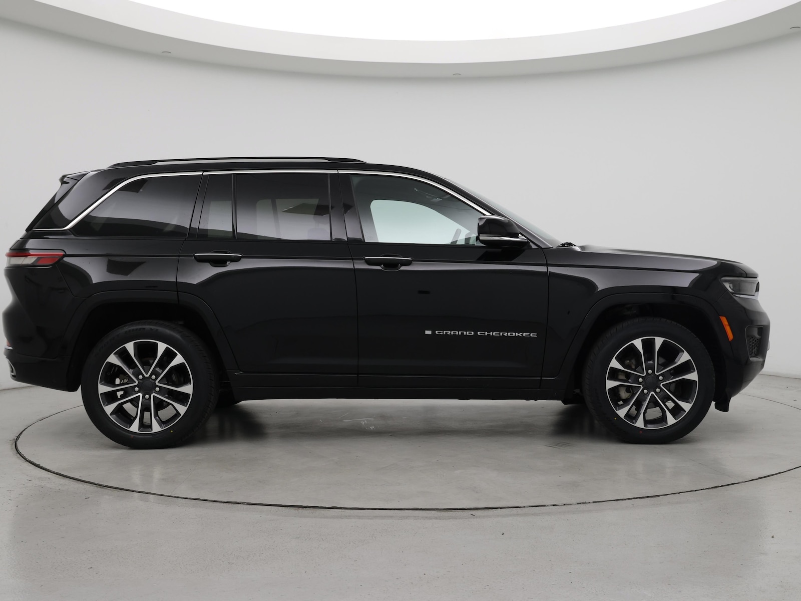2023 Jeep Grand Cherokee Overland - Photo 8