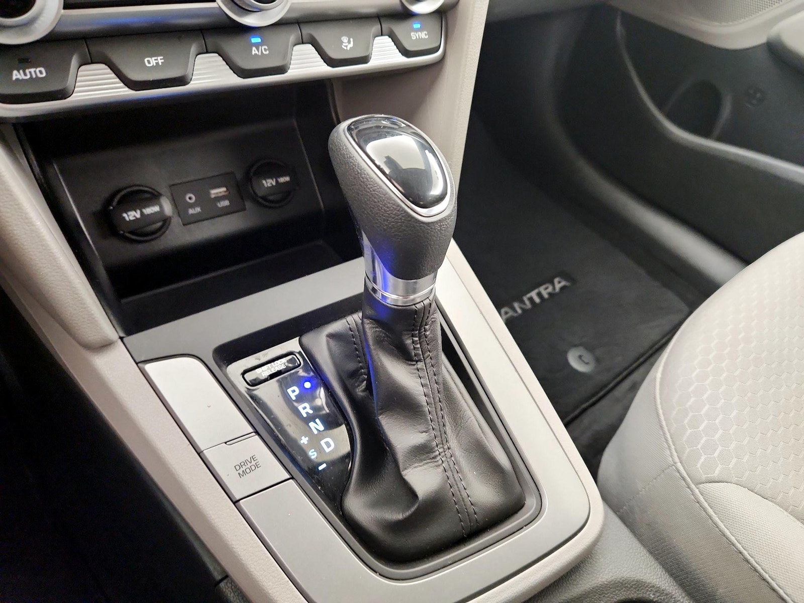 2020 Hyundai Elantra SE - Photo 15