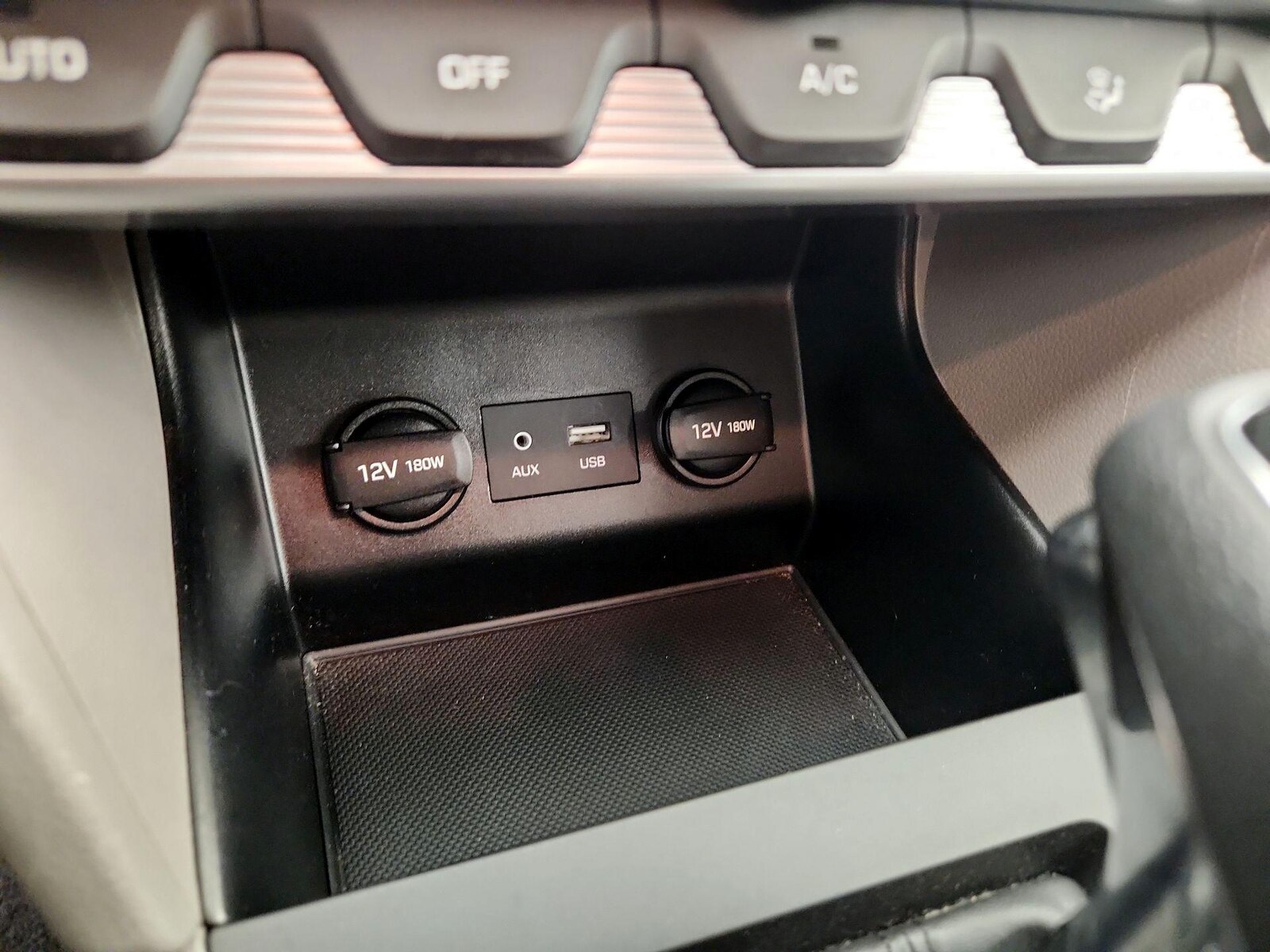 2020 Hyundai Elantra SE - Photo 16