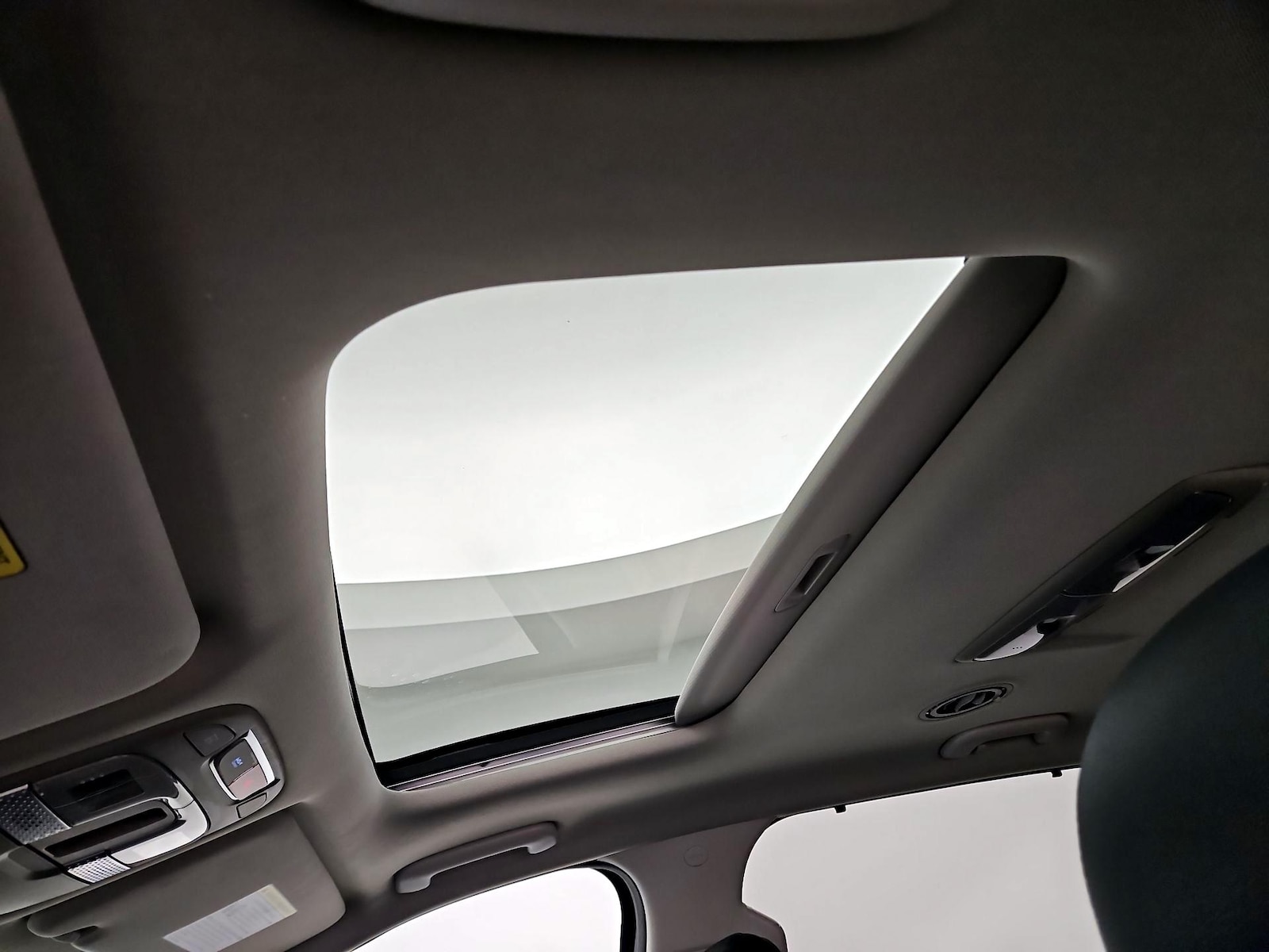 Sunroof(s) & Overhead Airbags