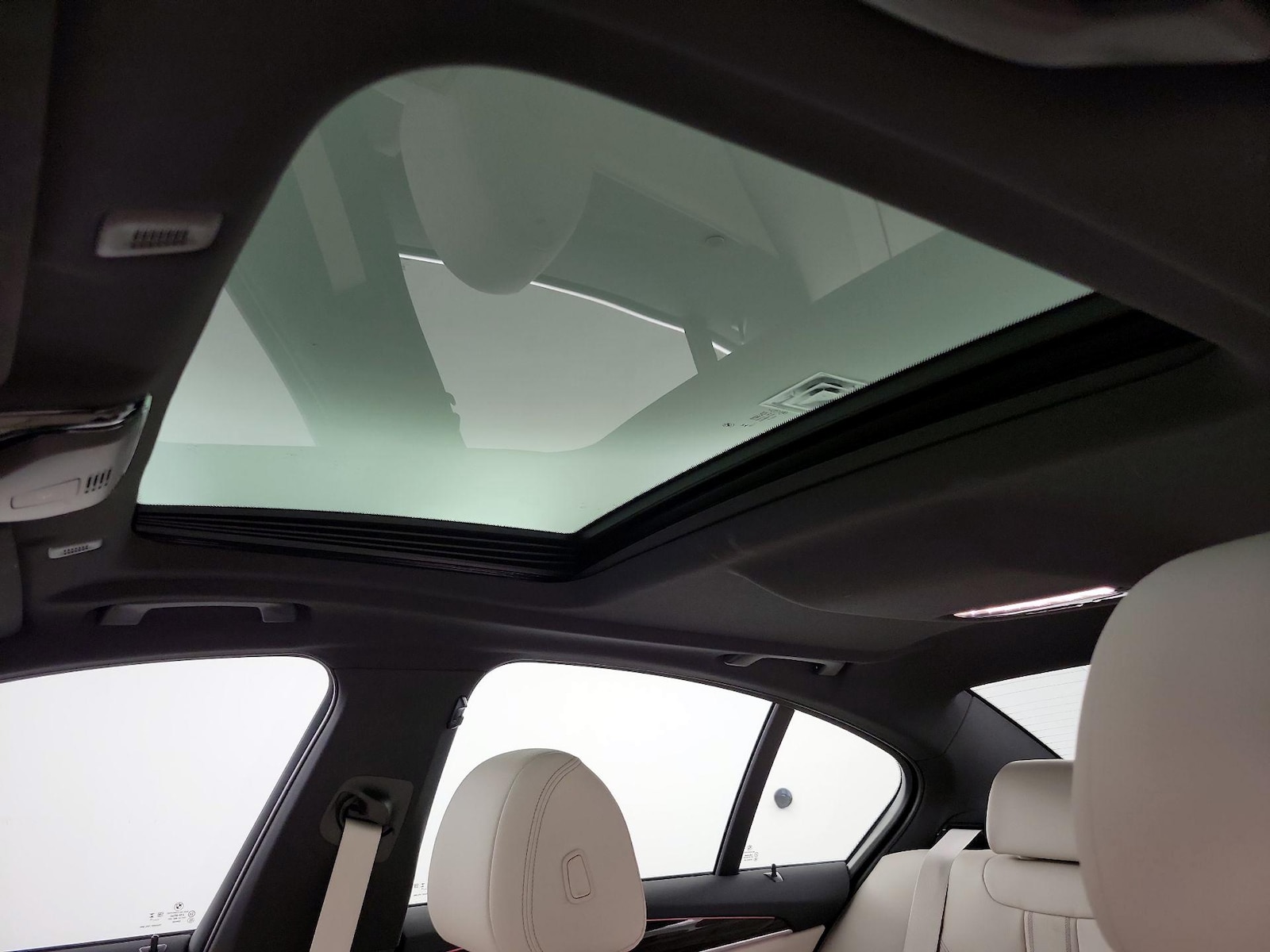 Sunroof(s) & Overhead Airbags