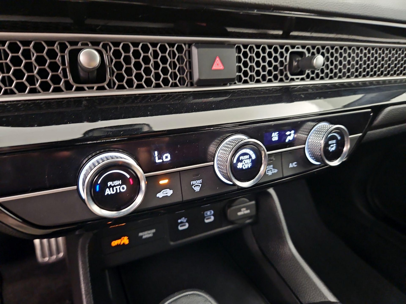 2025 Honda Civic Sport - Photo 17