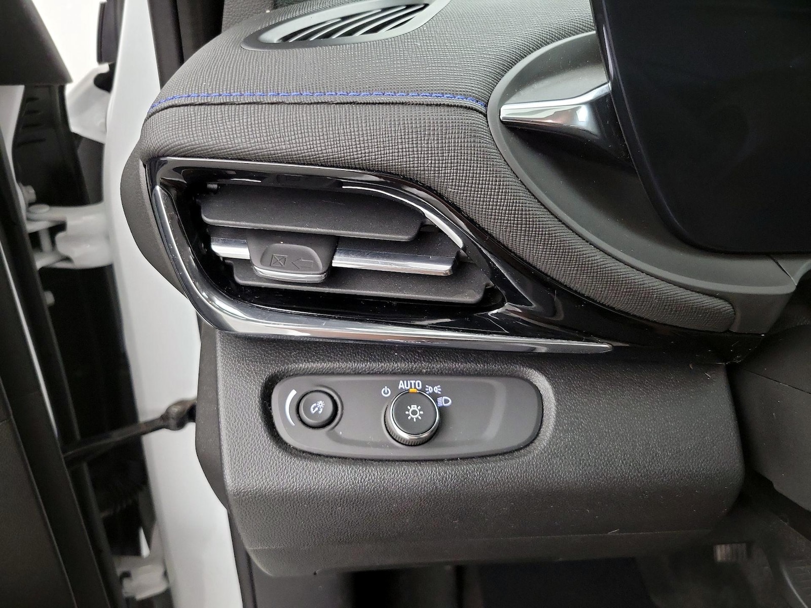 2025 Buick Envista Sport Touring - Photo 14