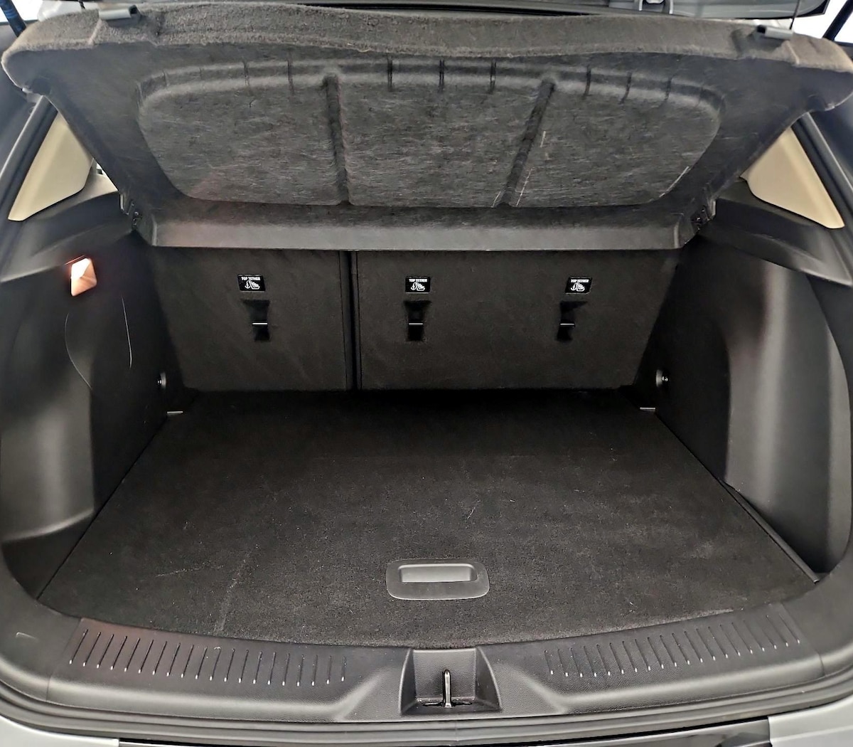 Trunk/Cargo (Seats Up)