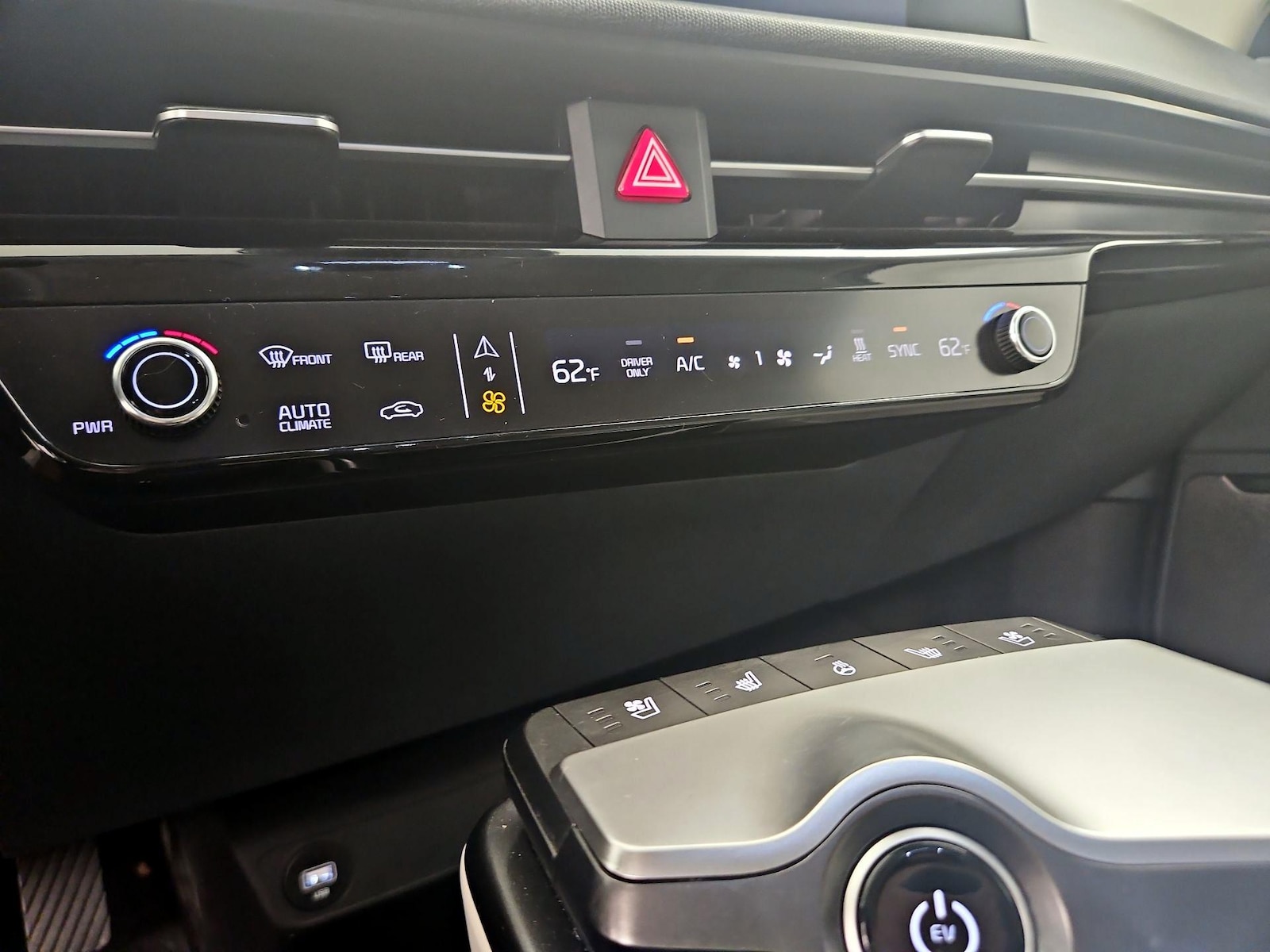 2024 Kia EV6 Wind - Photo 17