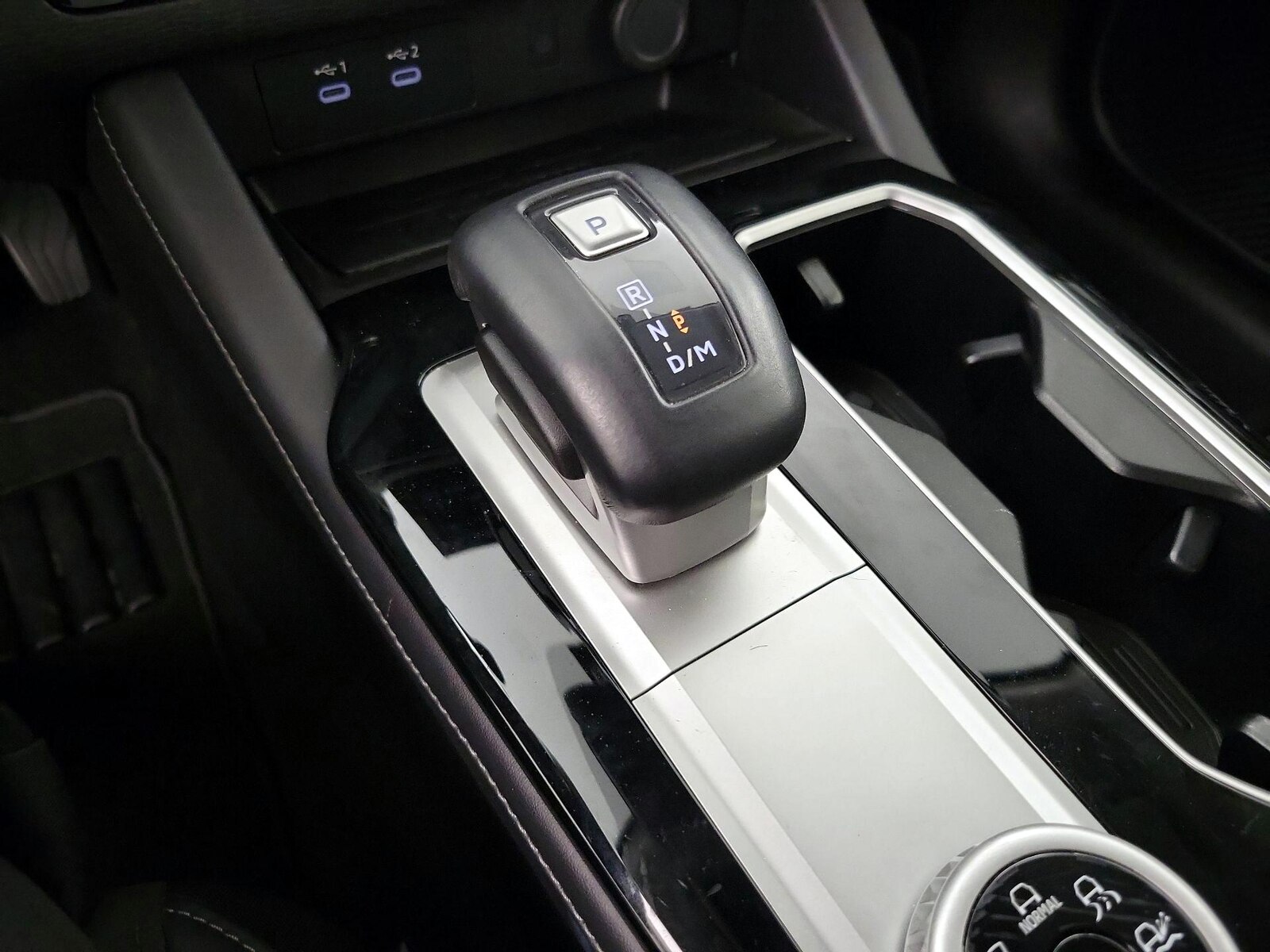 2025 Mitsubishi Outlander SE - Photo 10