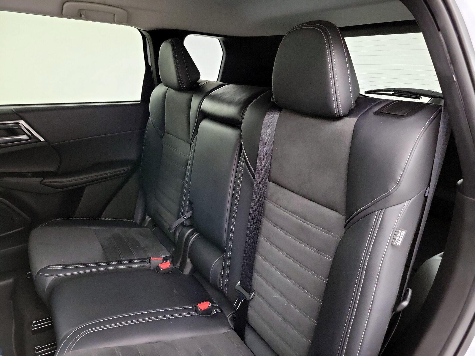 2025 Mitsubishi Outlander SE - Photo 12