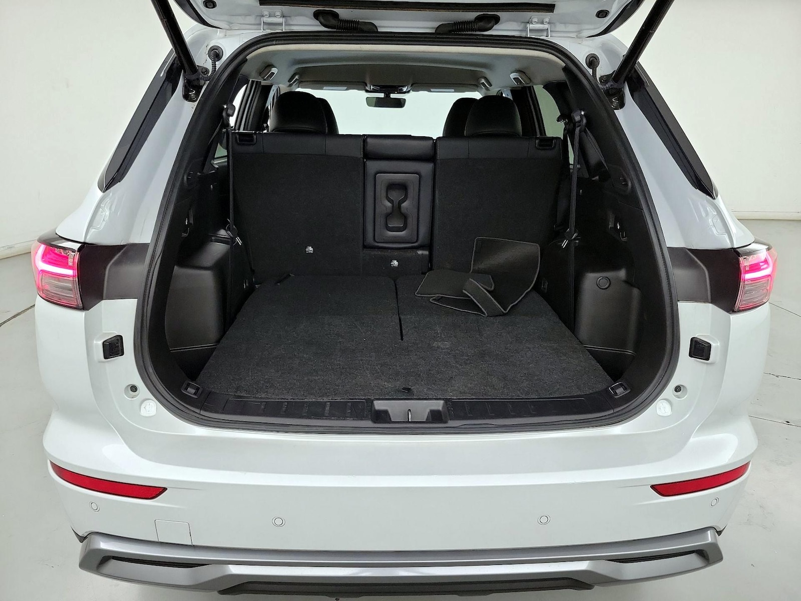 2025 Mitsubishi Outlander SE - Photo 13