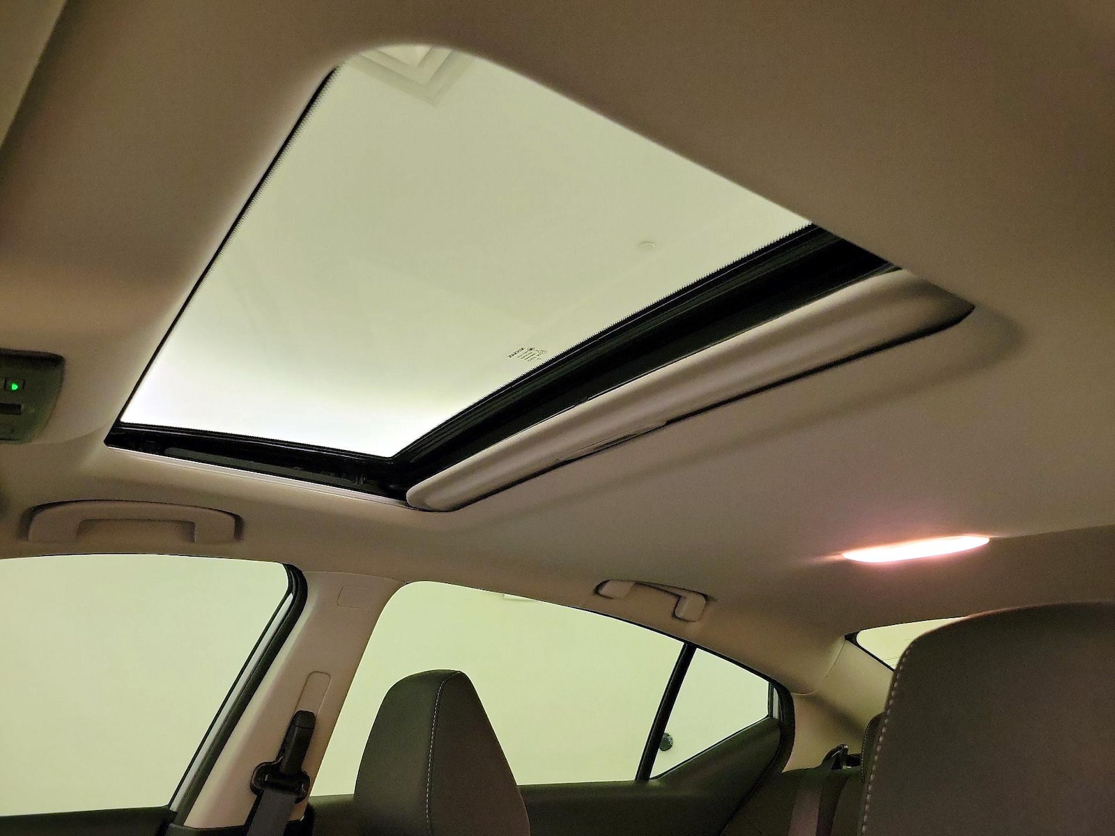 Sunroof(s) & Overhead Airbags