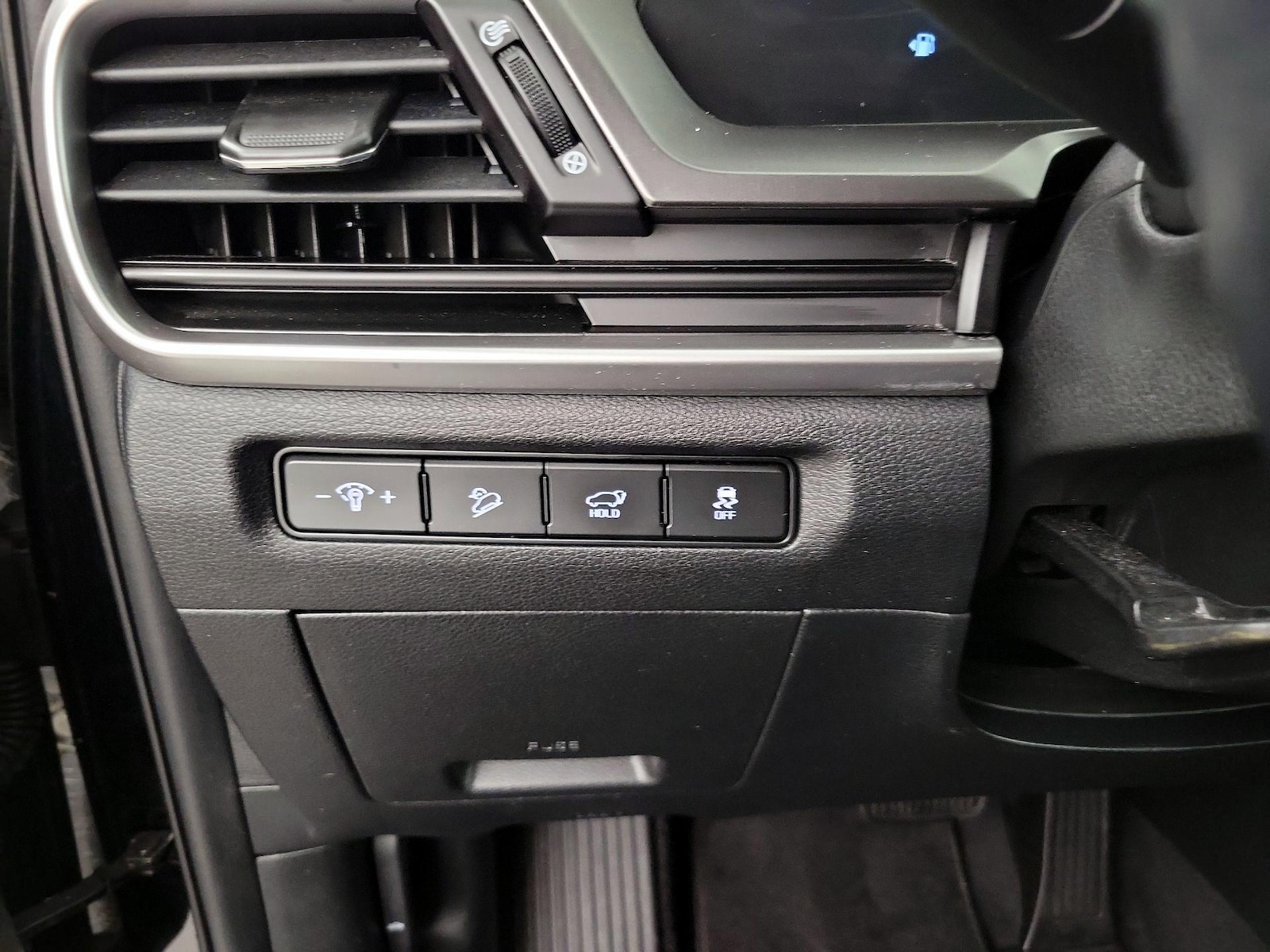 2025 Kia Telluride S - Photo 14