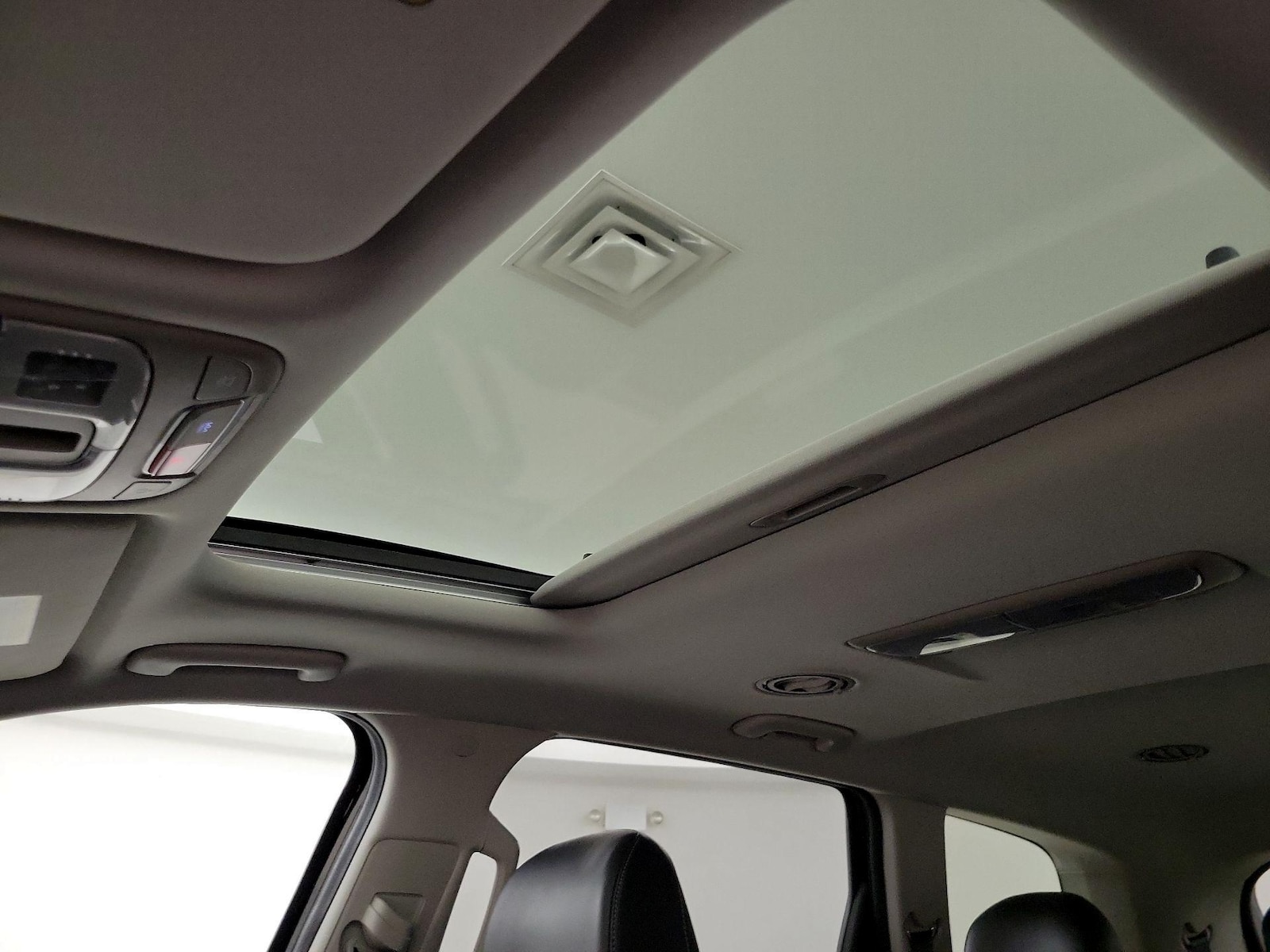 2025 Kia Telluride S - Photo 21