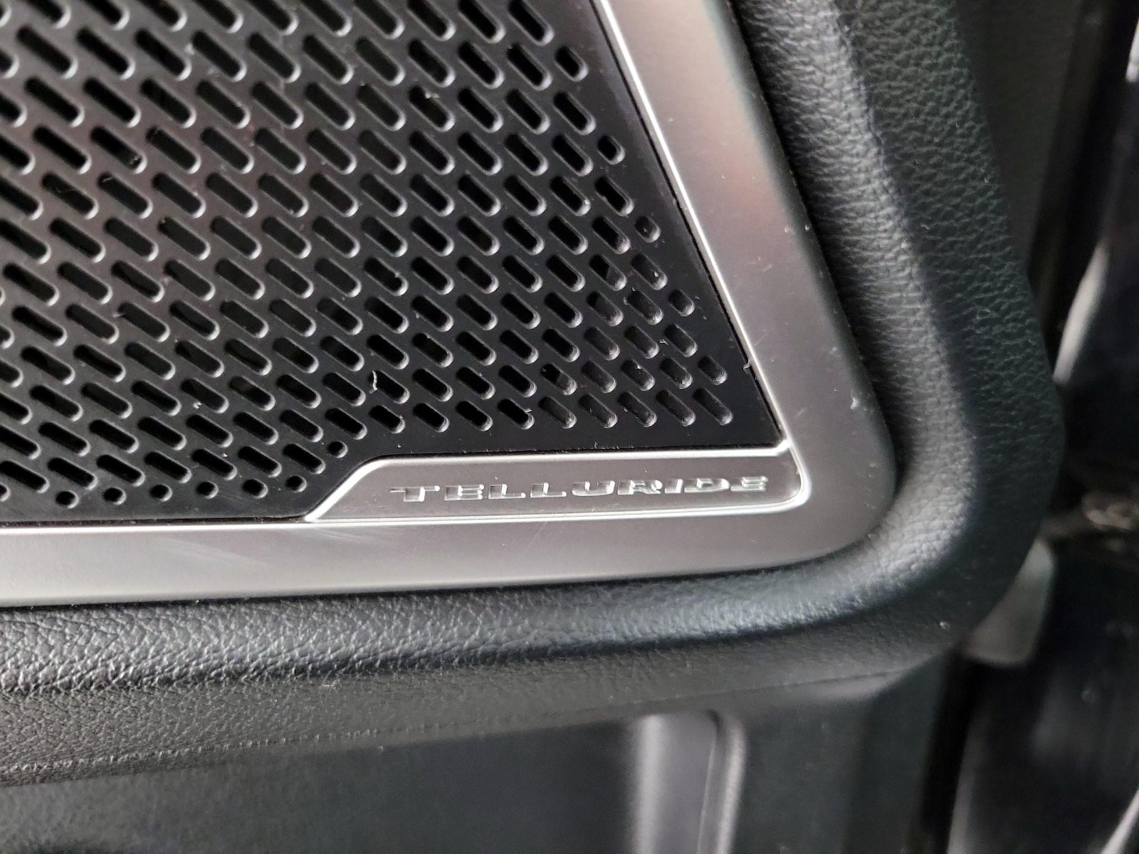 2025 Kia Telluride S - Photo 27