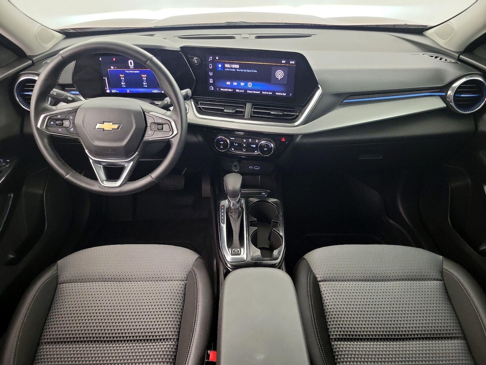 2025 Chevrolet Trax LT - Photo 10