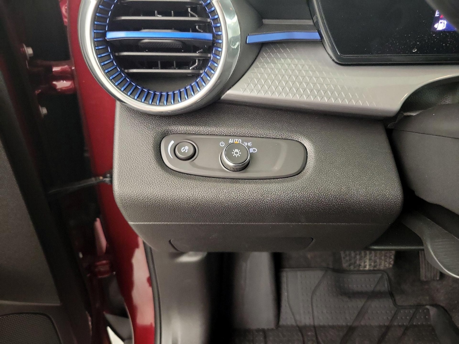 2025 Chevrolet Trax LT - Photo 14