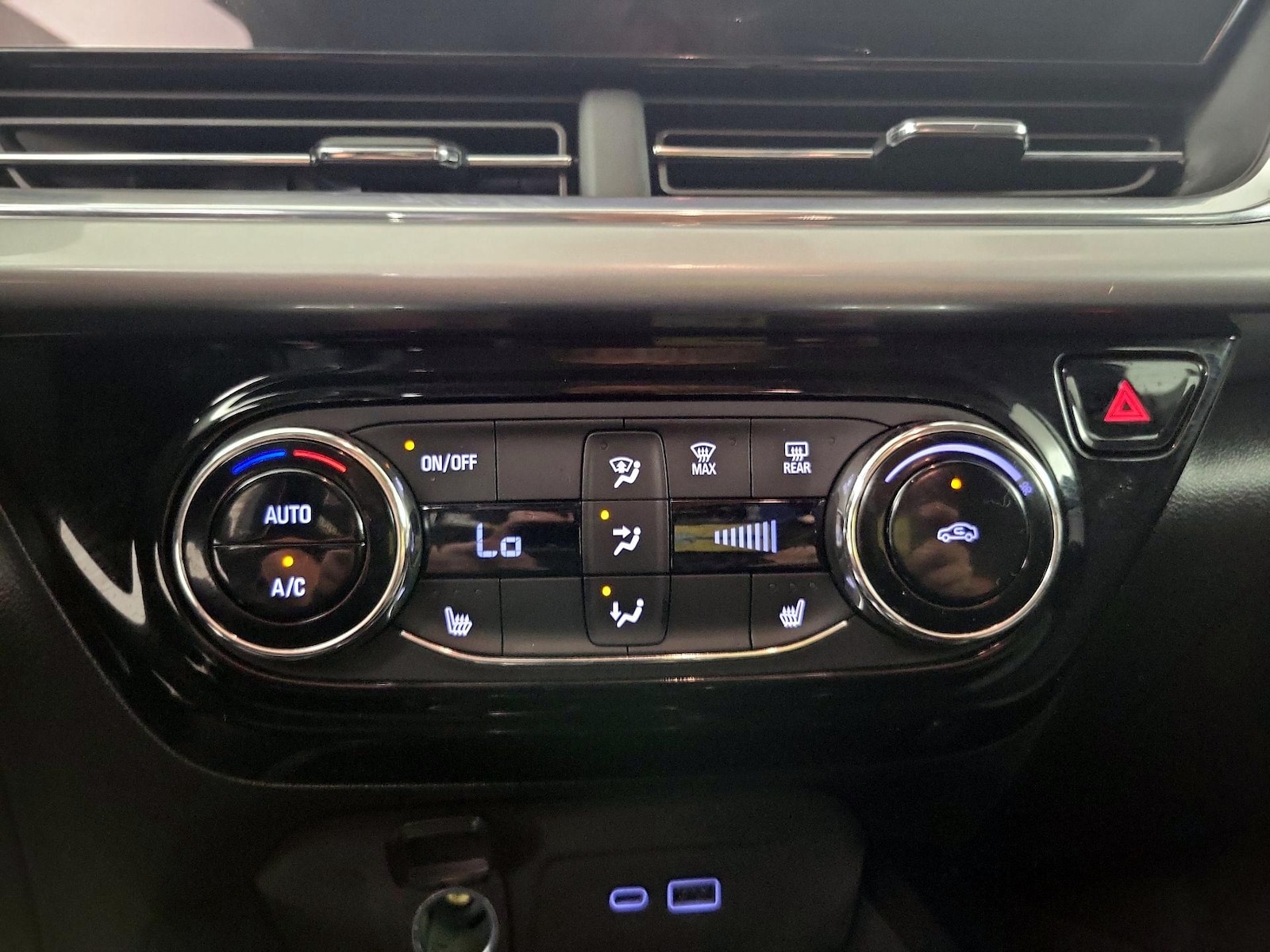 2025 Chevrolet Trax LT - Photo 17