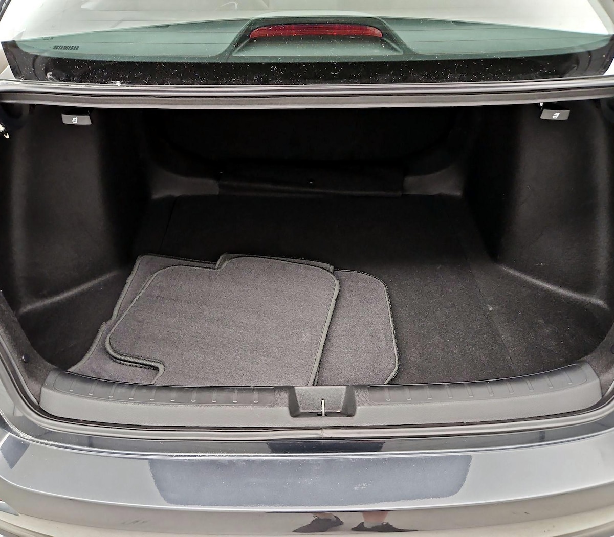 Trunk/Cargo (Seats Up)
