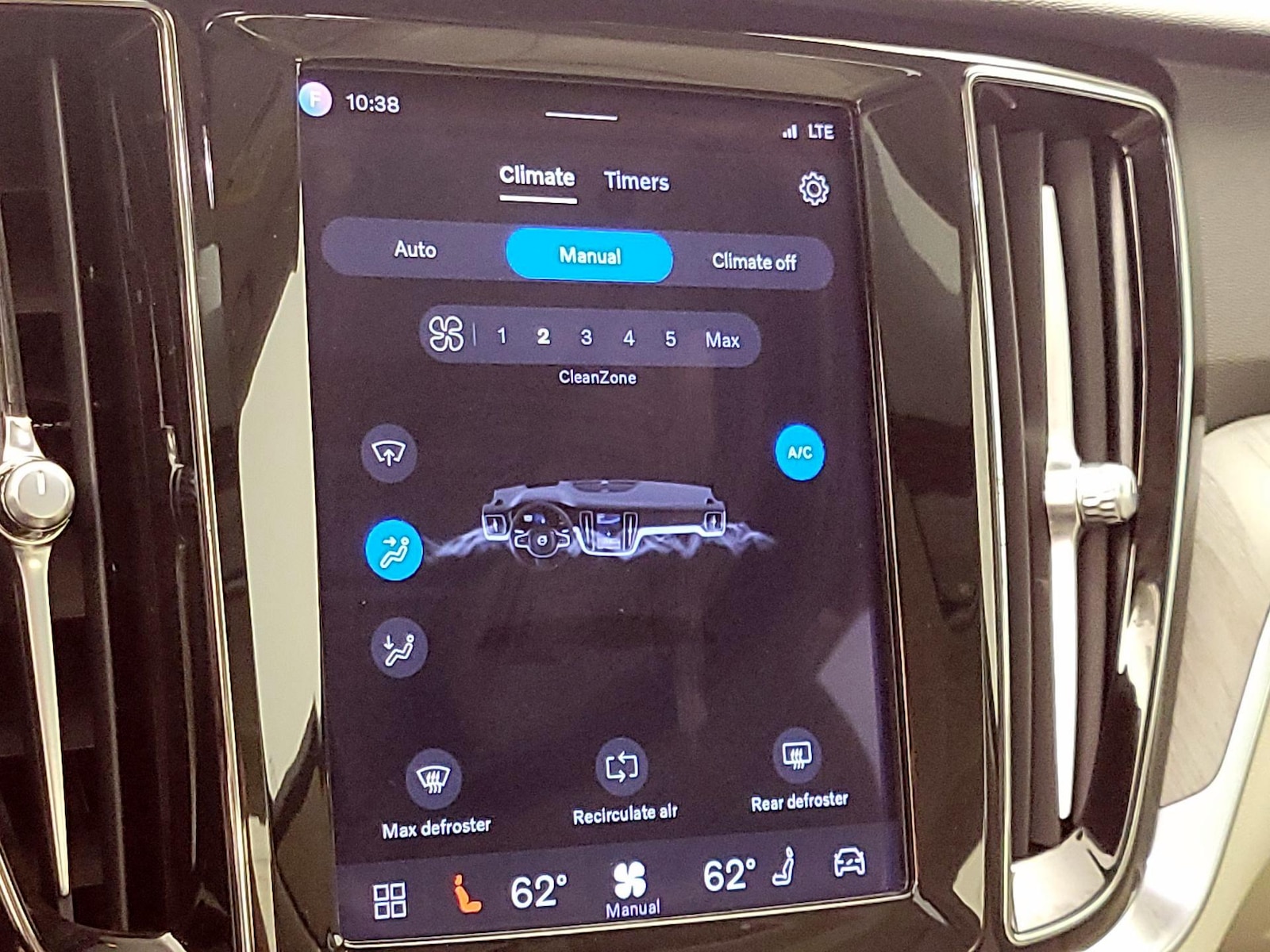 2023 Volvo S60 Plus - Photo 17