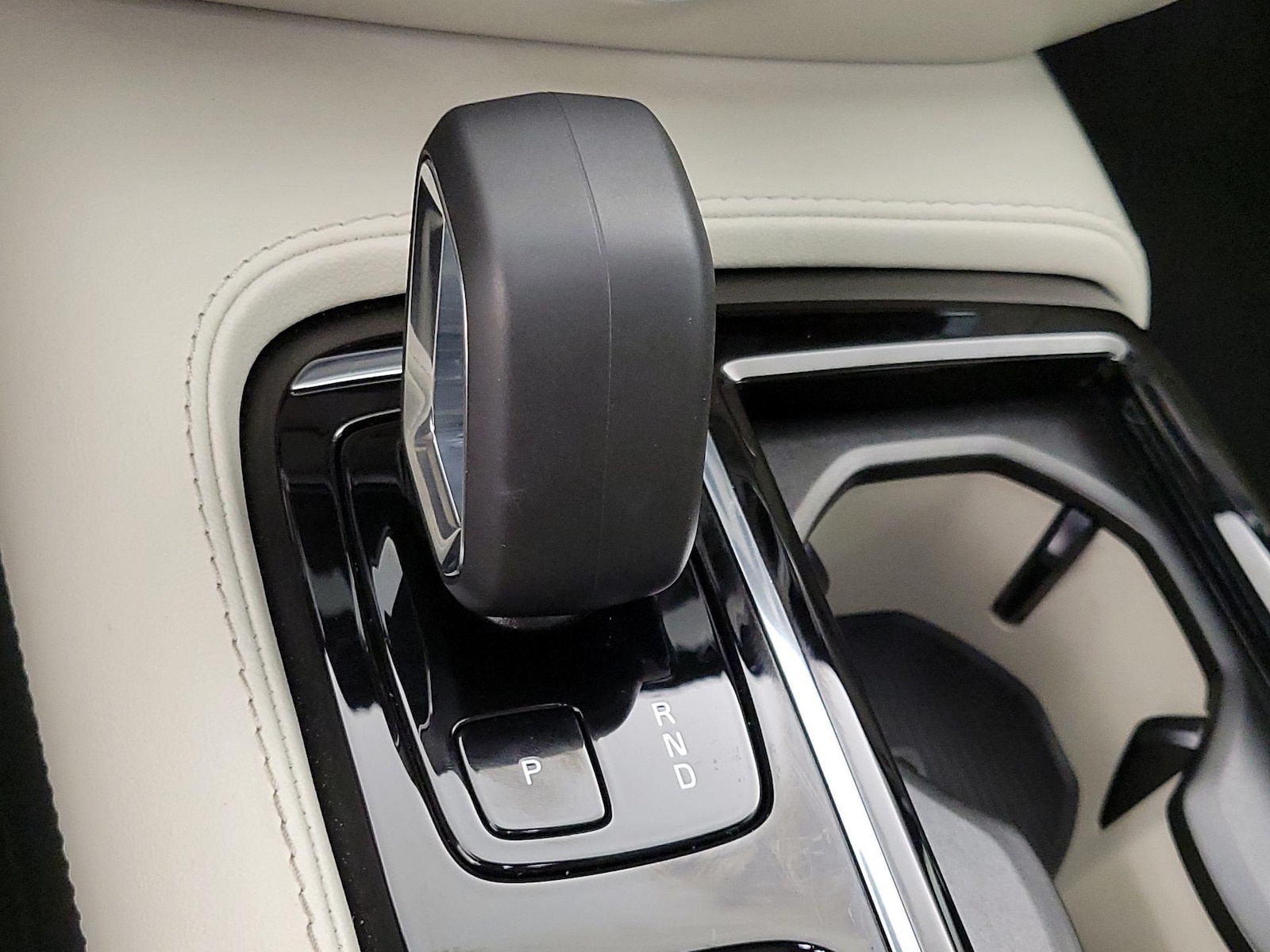 2023 Volvo S60 Plus - Photo 18