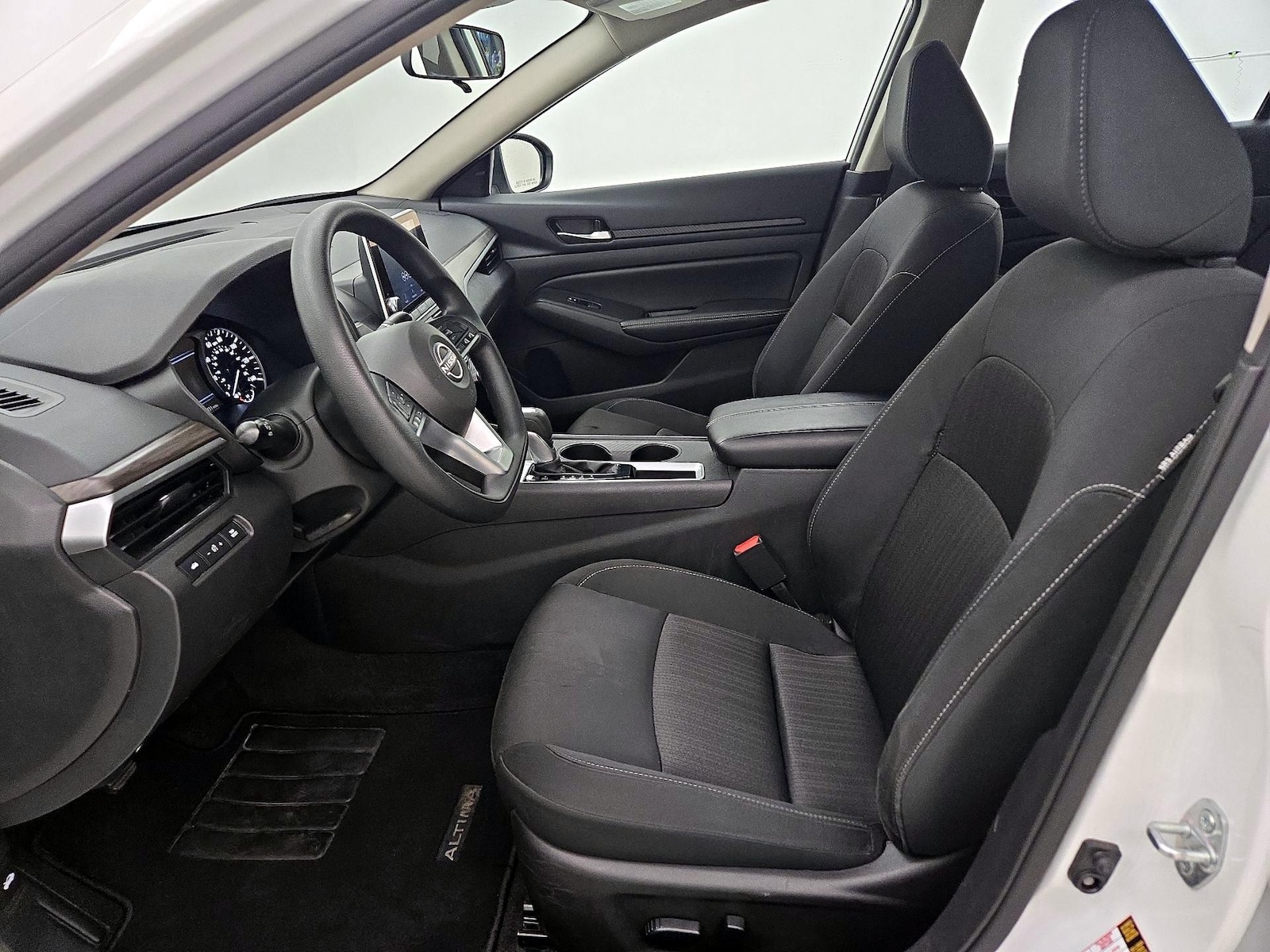 2025 Nissan Altima SV - Photo 12