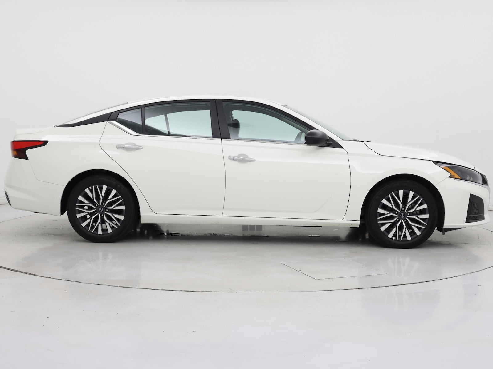 2025 Nissan Altima SV - Photo 8