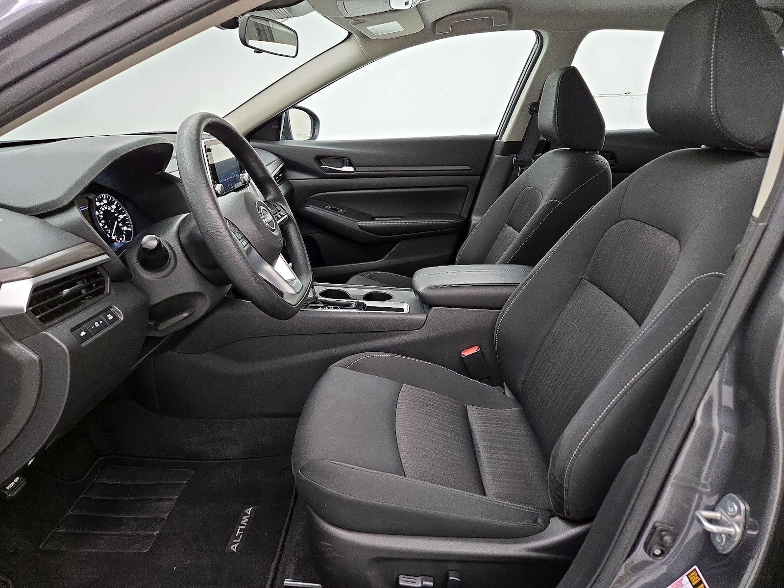 2025 Nissan Altima SV - Photo 12