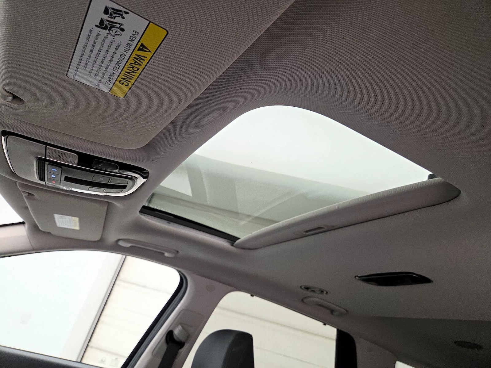 Sunroof(s) & Overhead Airbags