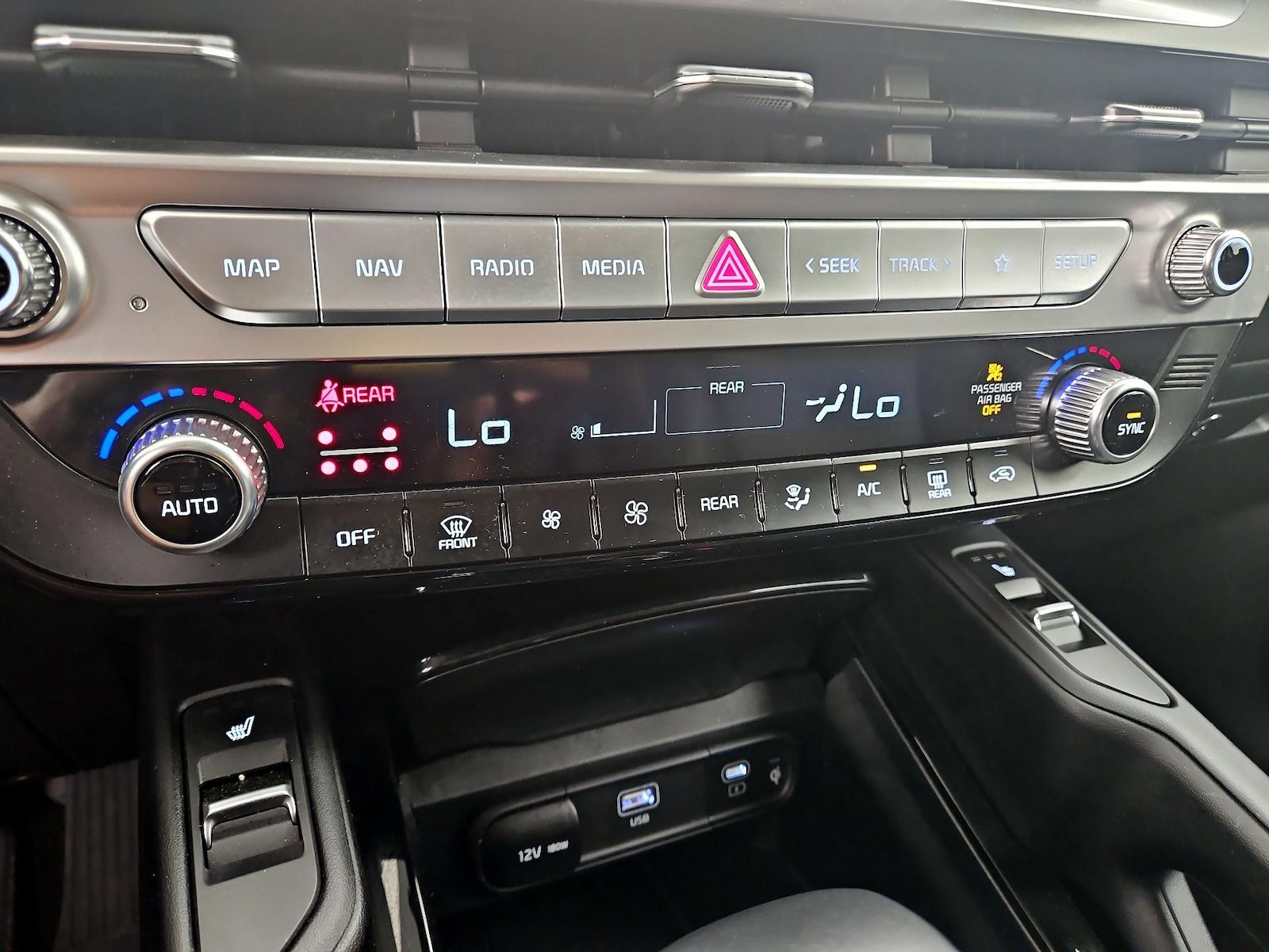 2024 Kia Telluride S - Photo 17