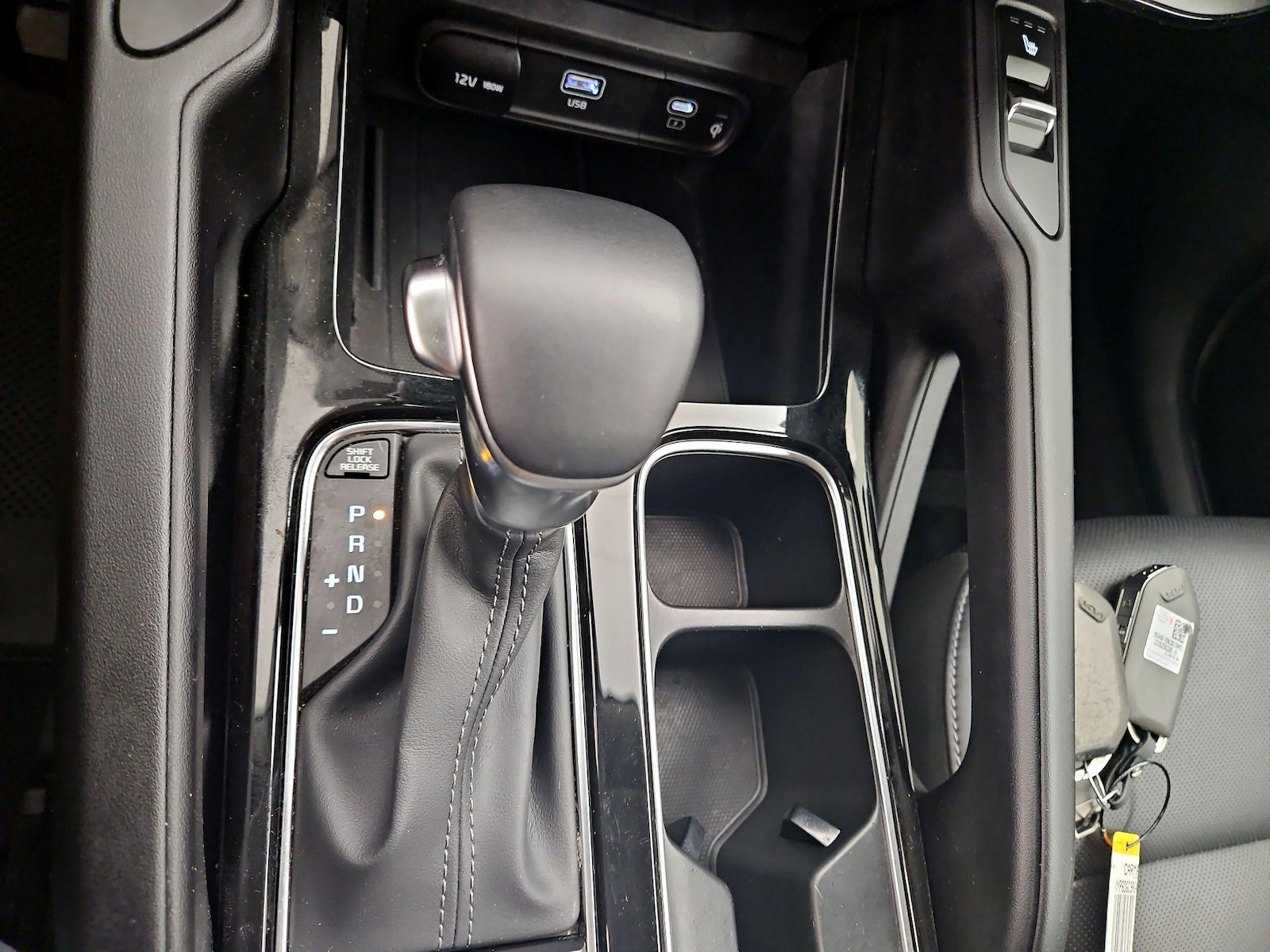 2024 Kia Telluride S - Photo 18