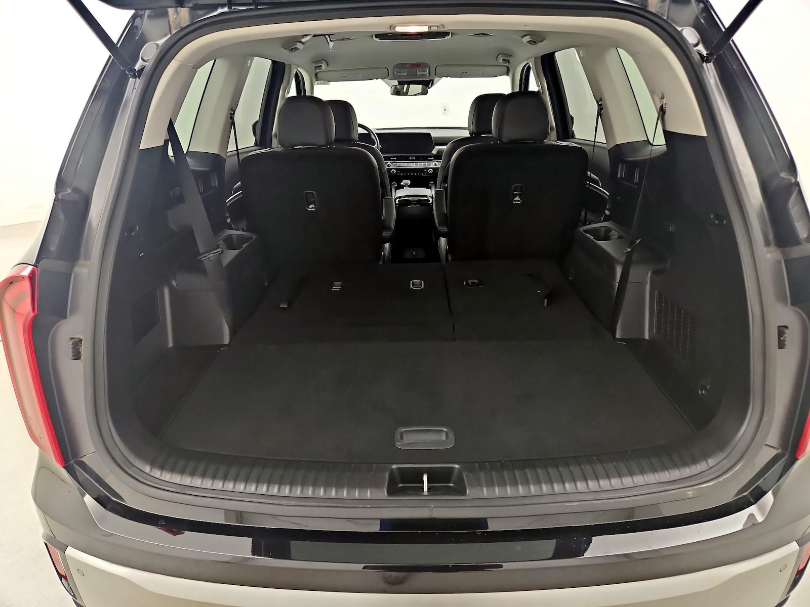 2024 Kia Telluride S - Photo 23