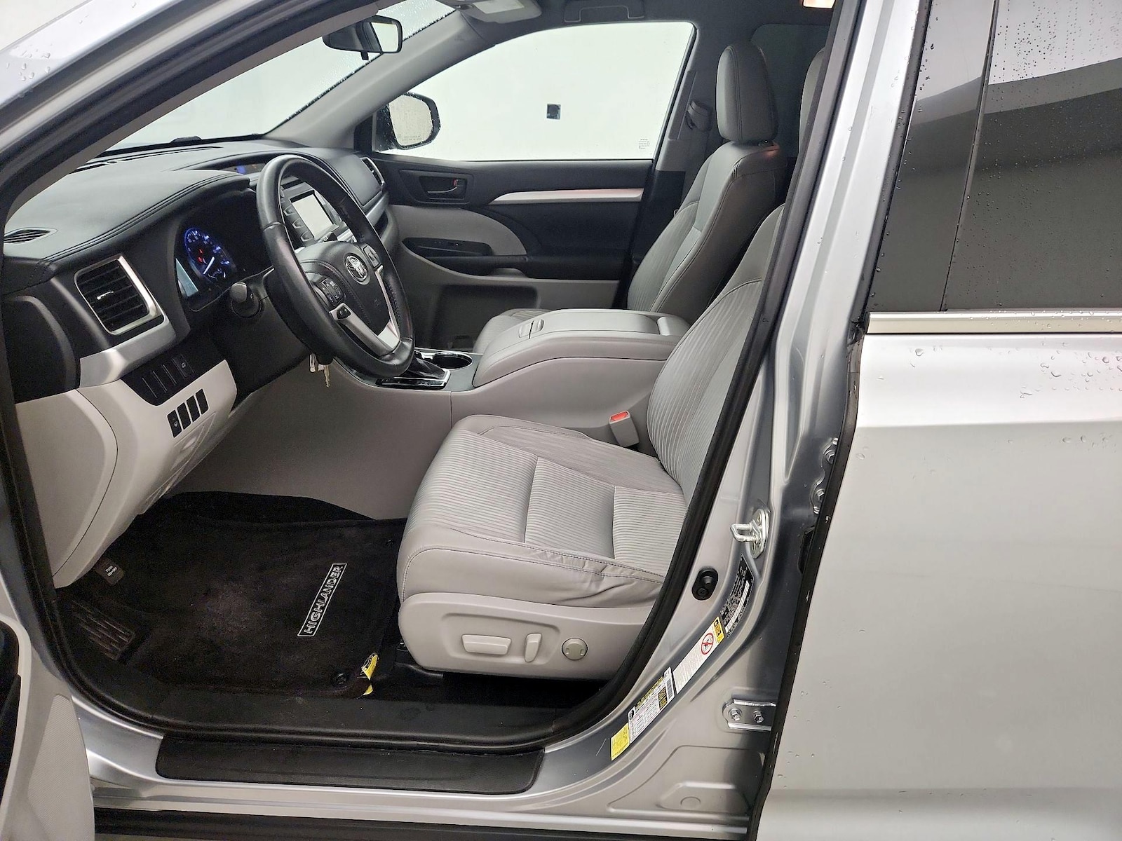 2015 Toyota Highlander LE Plus - Photo 10