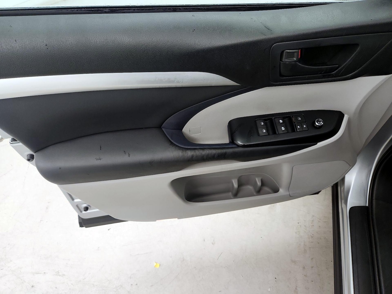 2015 Toyota Highlander LE Plus - Photo 11