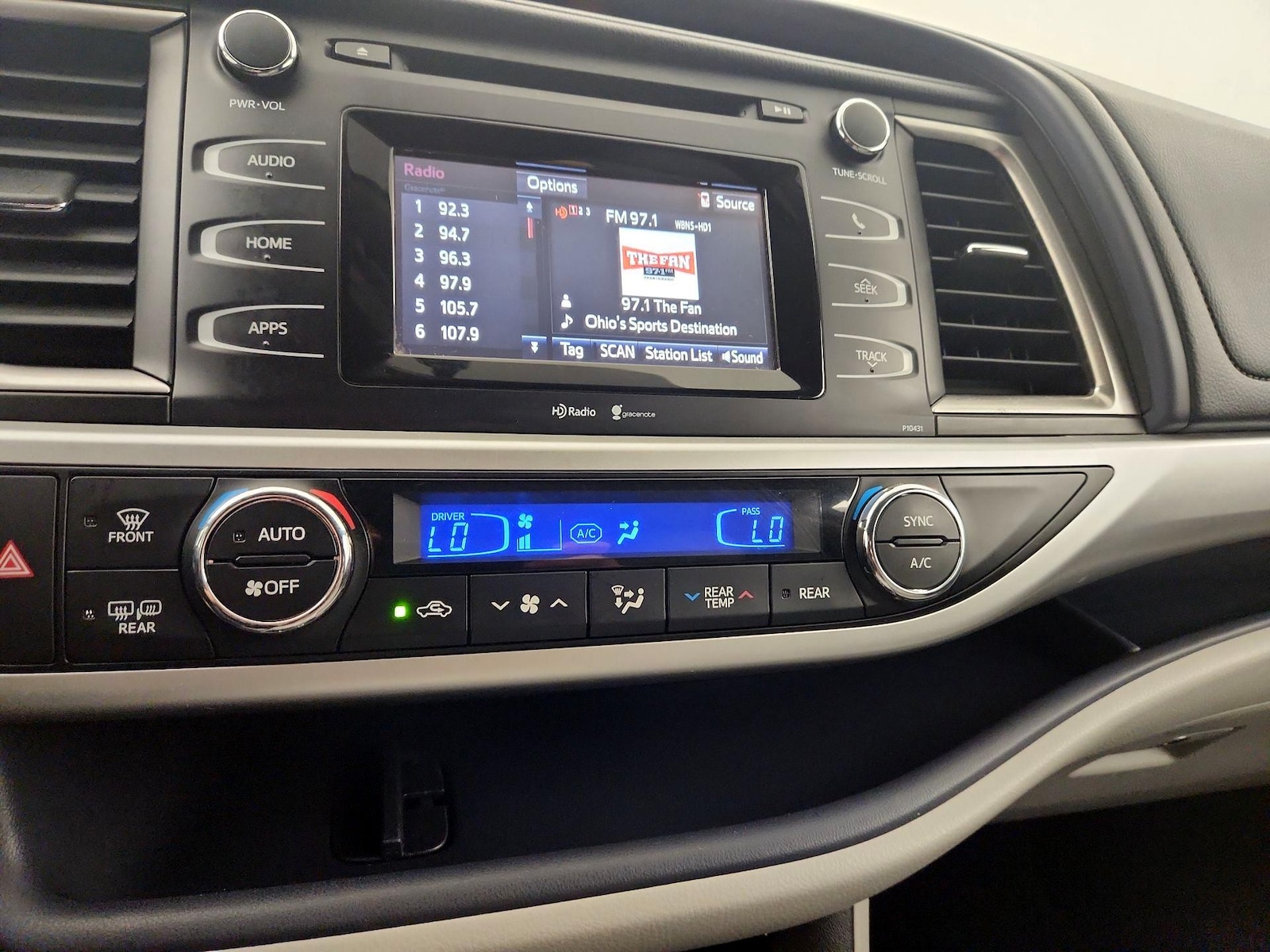 2015 Toyota Highlander LE Plus - Photo 15