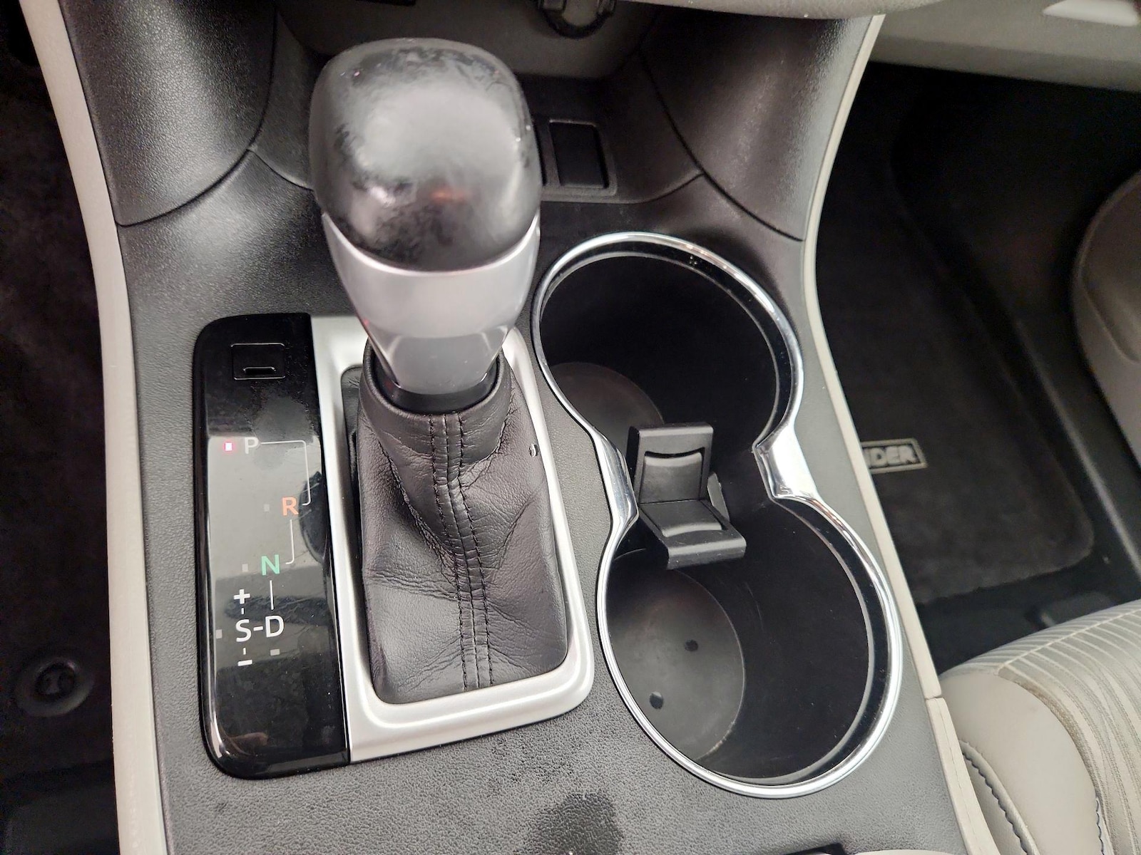2015 Toyota Highlander LE Plus - Photo 16