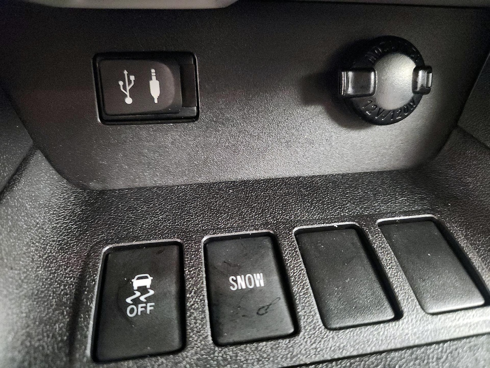2015 Toyota Highlander LE Plus - Photo 17