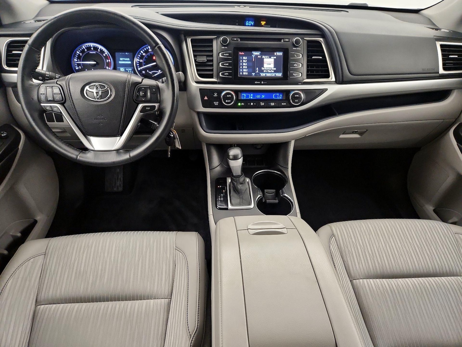 2015 Toyota Highlander LE Plus - Photo 8