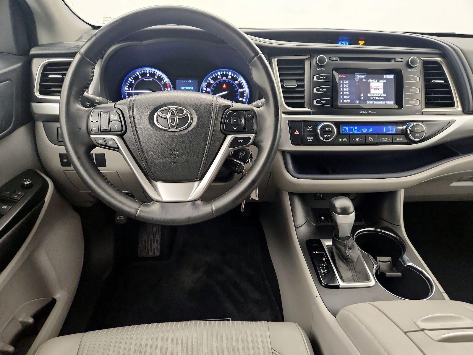 2015 Toyota Highlander LE Plus - Photo 9