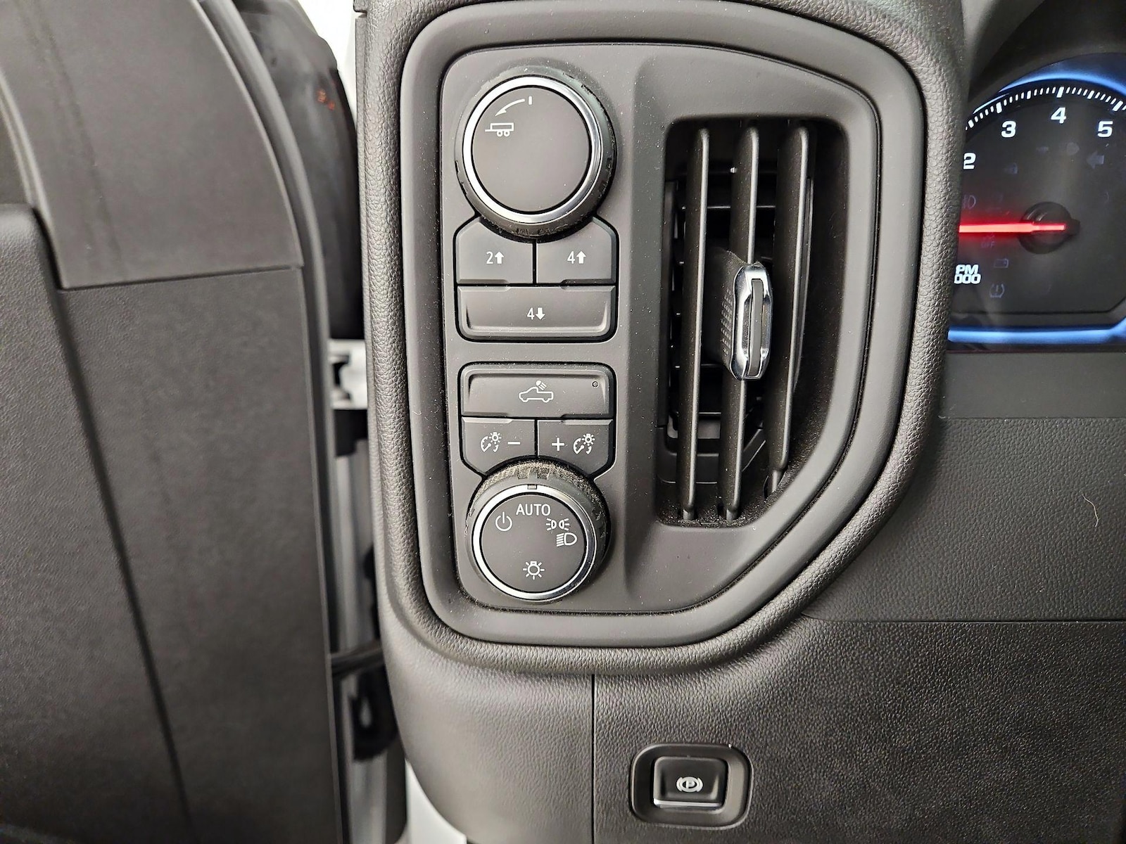 2025 Chevrolet Silverado 2500HD Custom - Photo 14