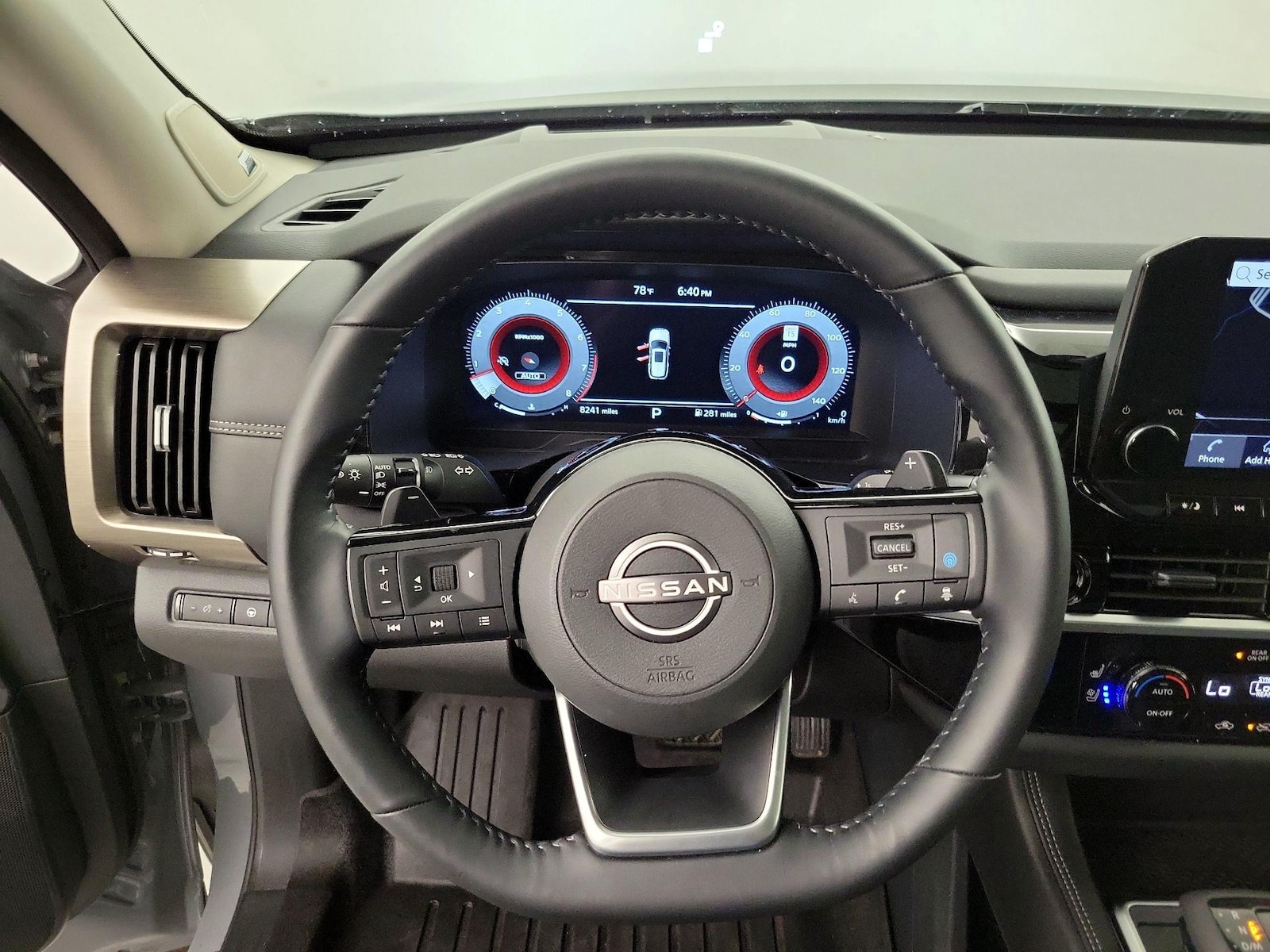2025 Nissan Pathfinder Platinum - Photo 11