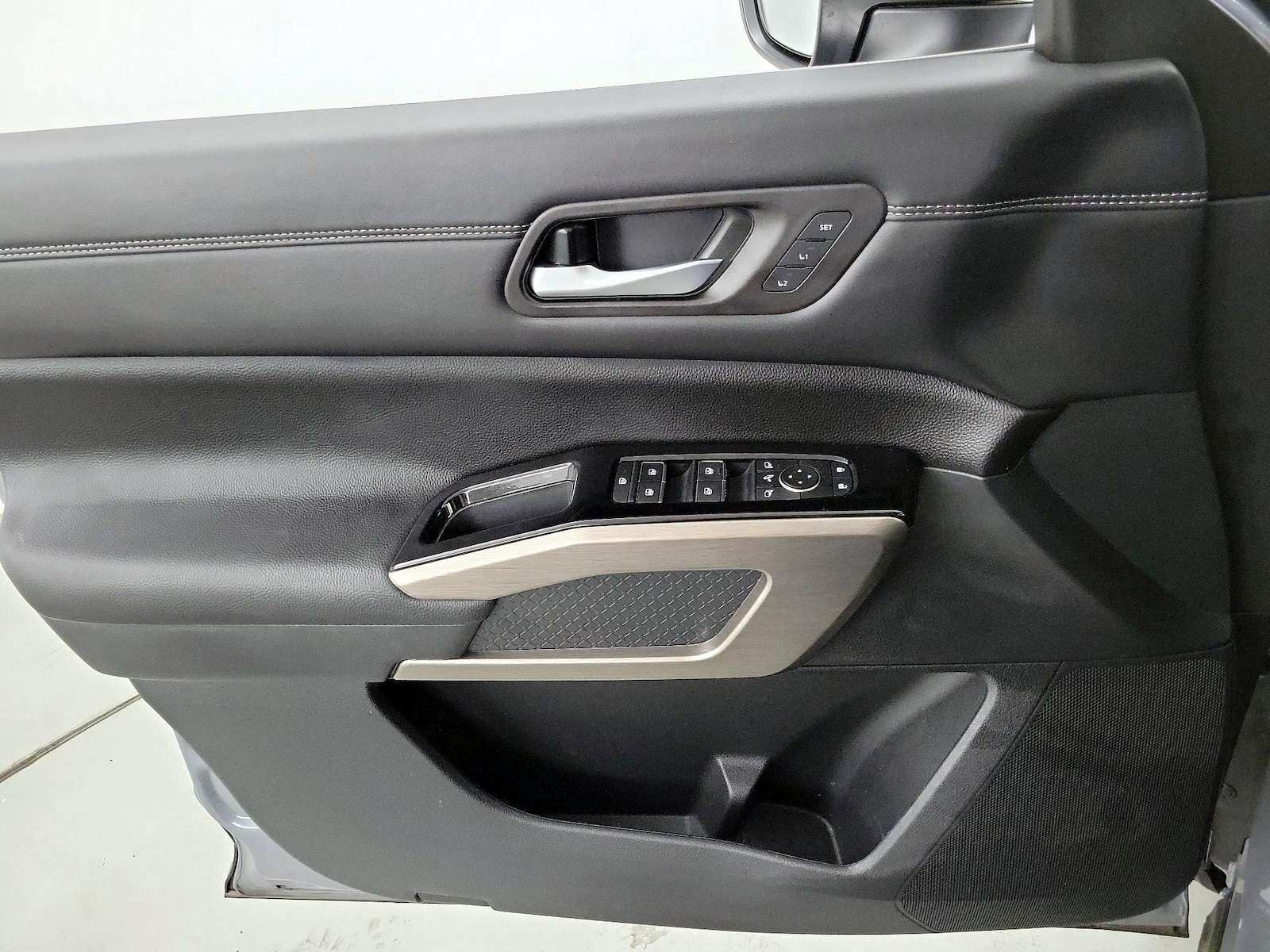 2025 Nissan Pathfinder Platinum - Photo 13
