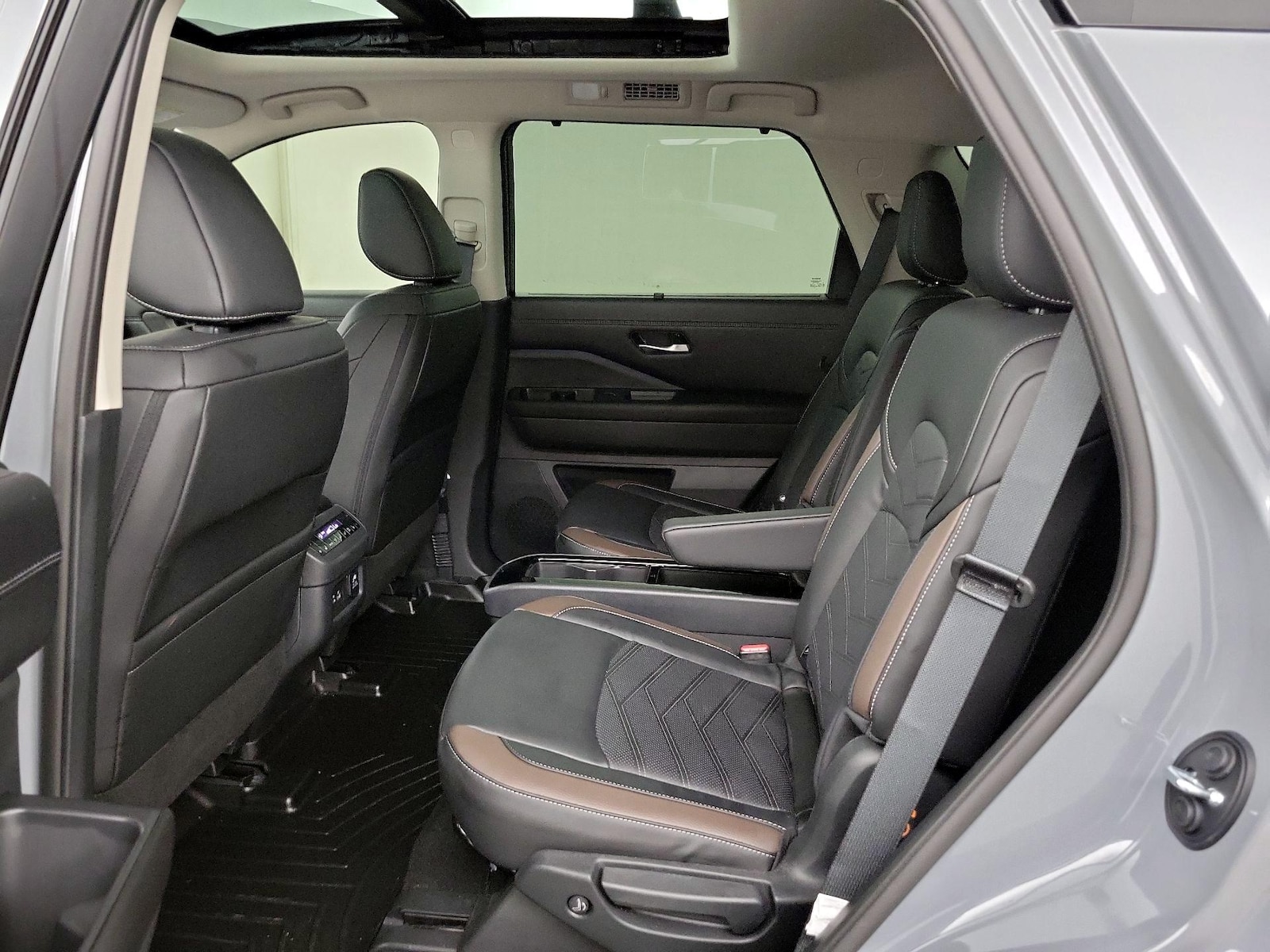 2025 Nissan Pathfinder Platinum - Photo 22