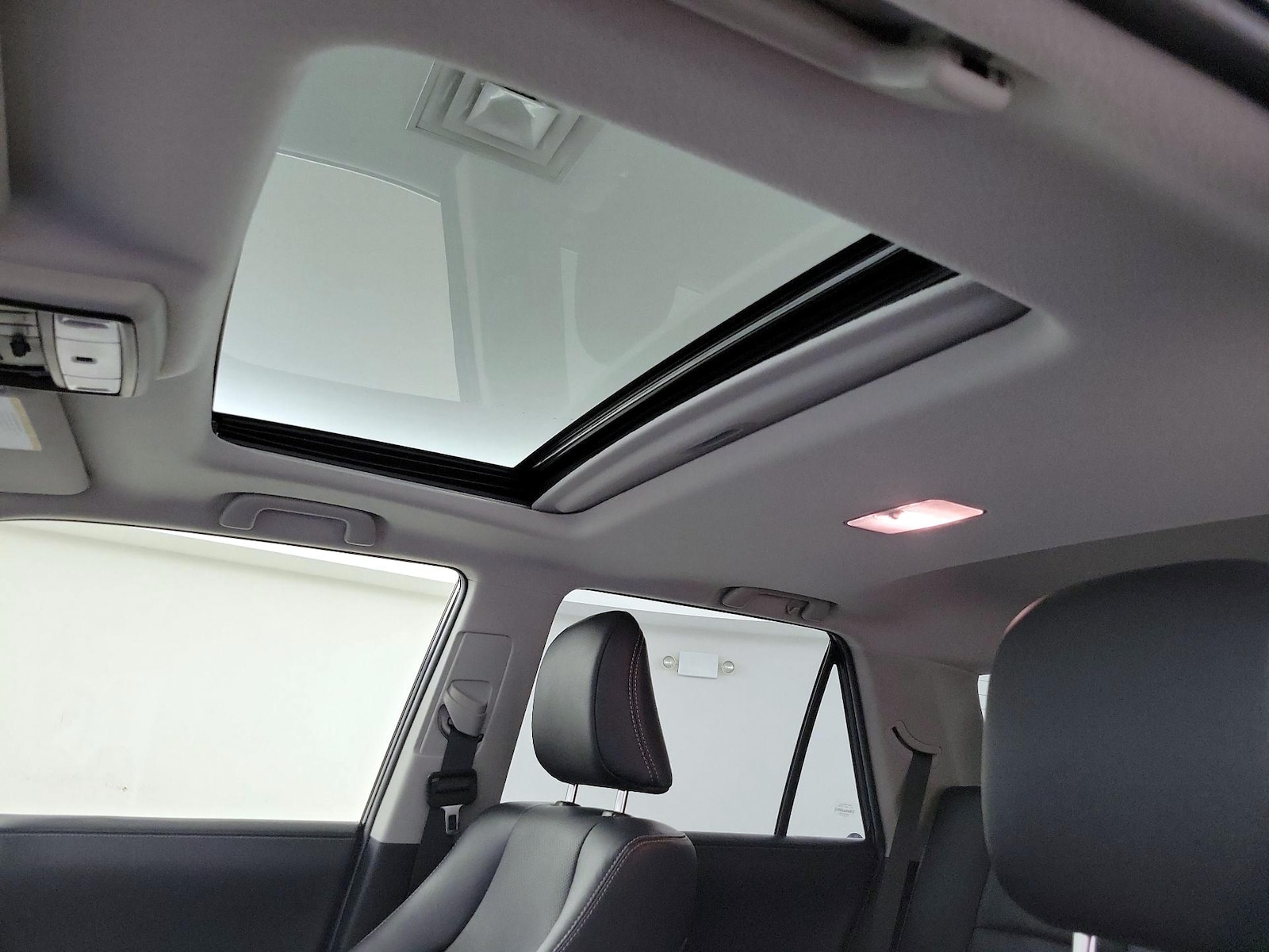 Sunroof(s) & Overhead Airbags