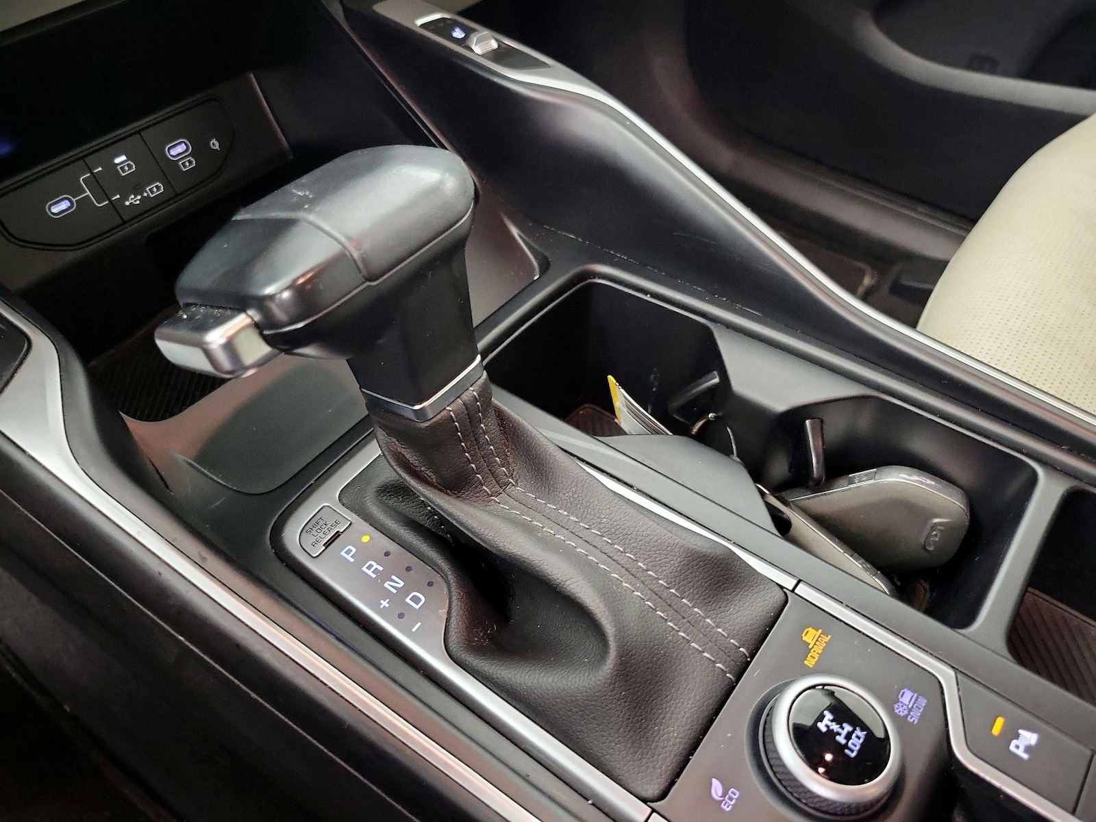 2024 Kia Sorento S - Photo 19