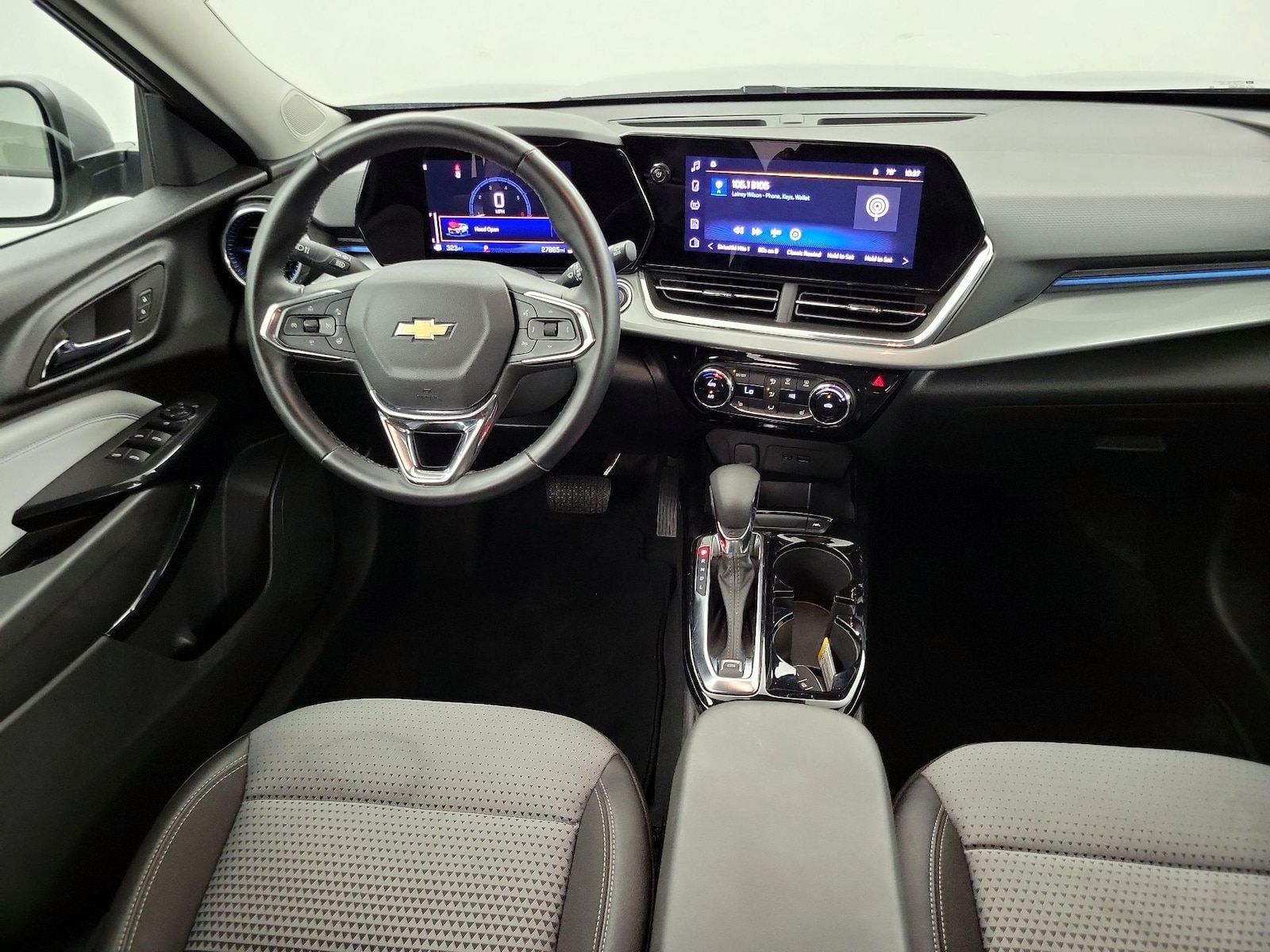 2025 Chevrolet Trax LT - Photo 10