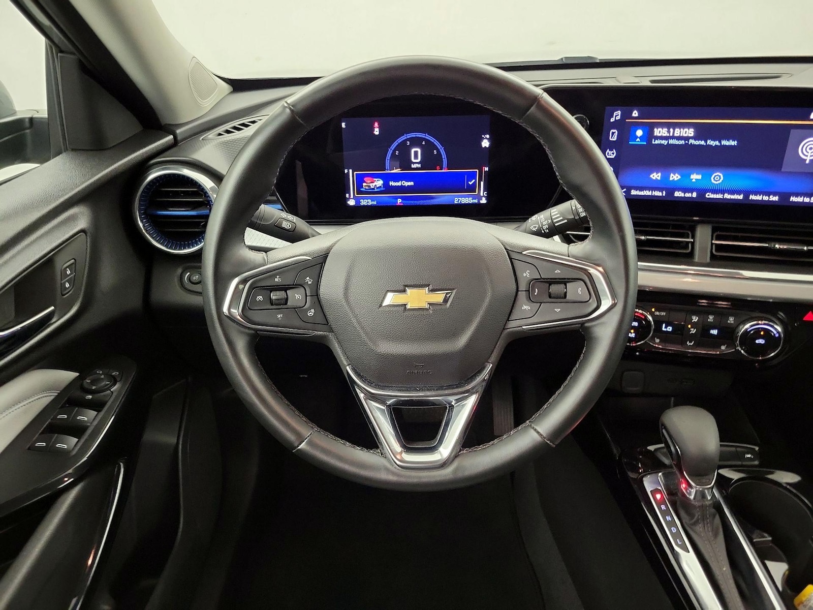 2025 Chevrolet Trax LT - Photo 11