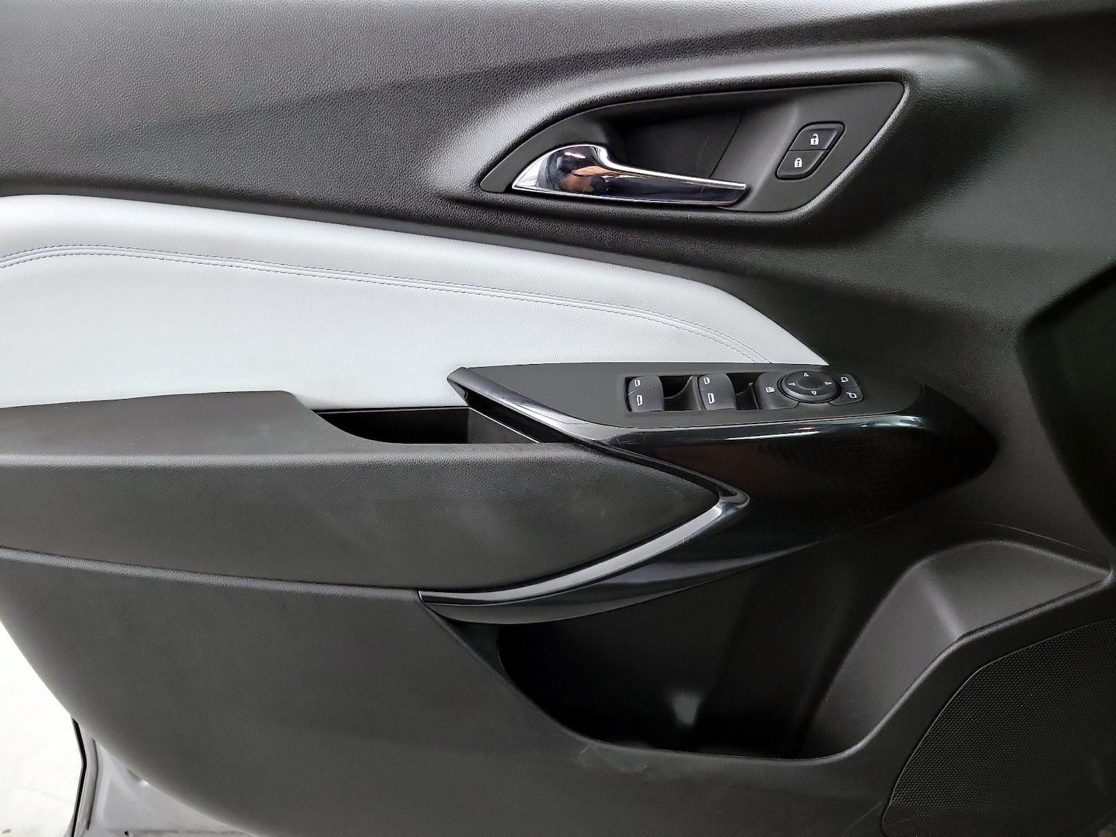 2025 Chevrolet Trax LT - Photo 13