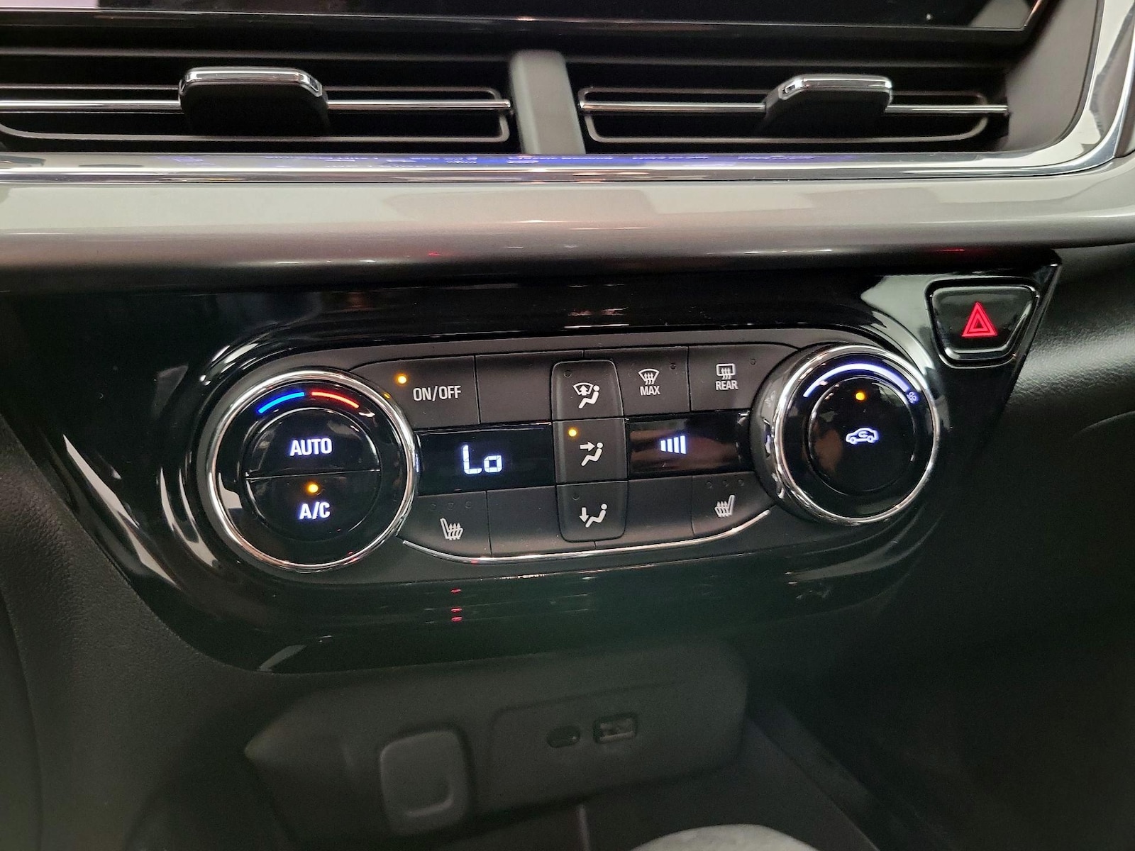2025 Chevrolet Trax LT - Photo 17