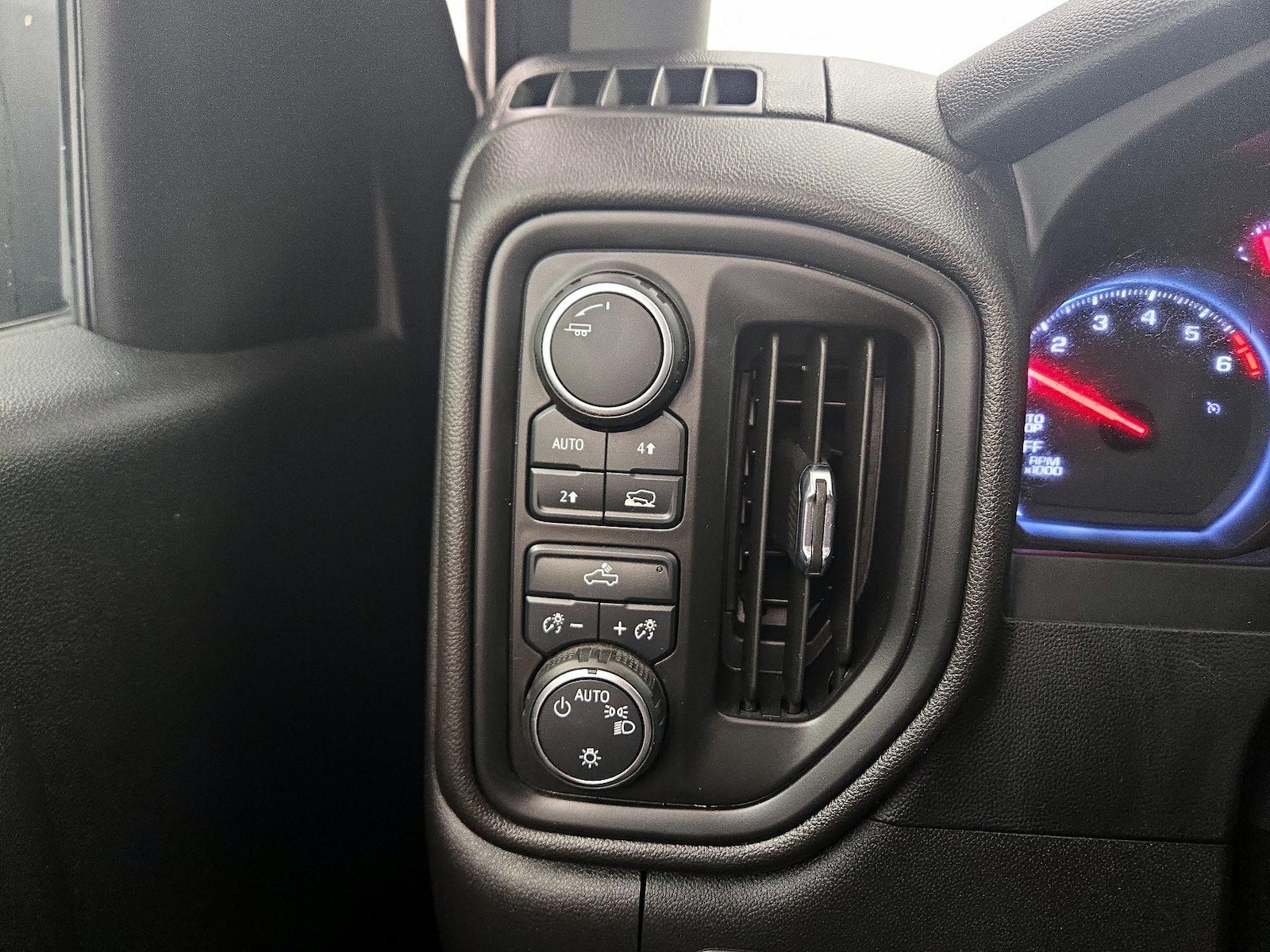 2022 Chevrolet Silverado 1500 Limited Custom - Photo 14