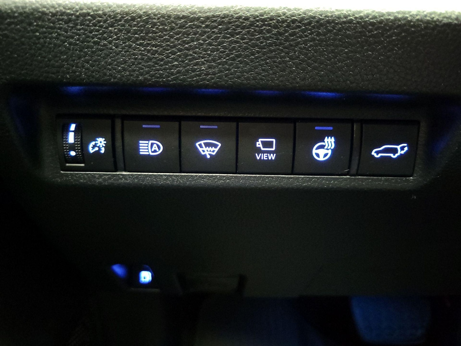 2020 Toyota RAV4 Limited - Photo 14