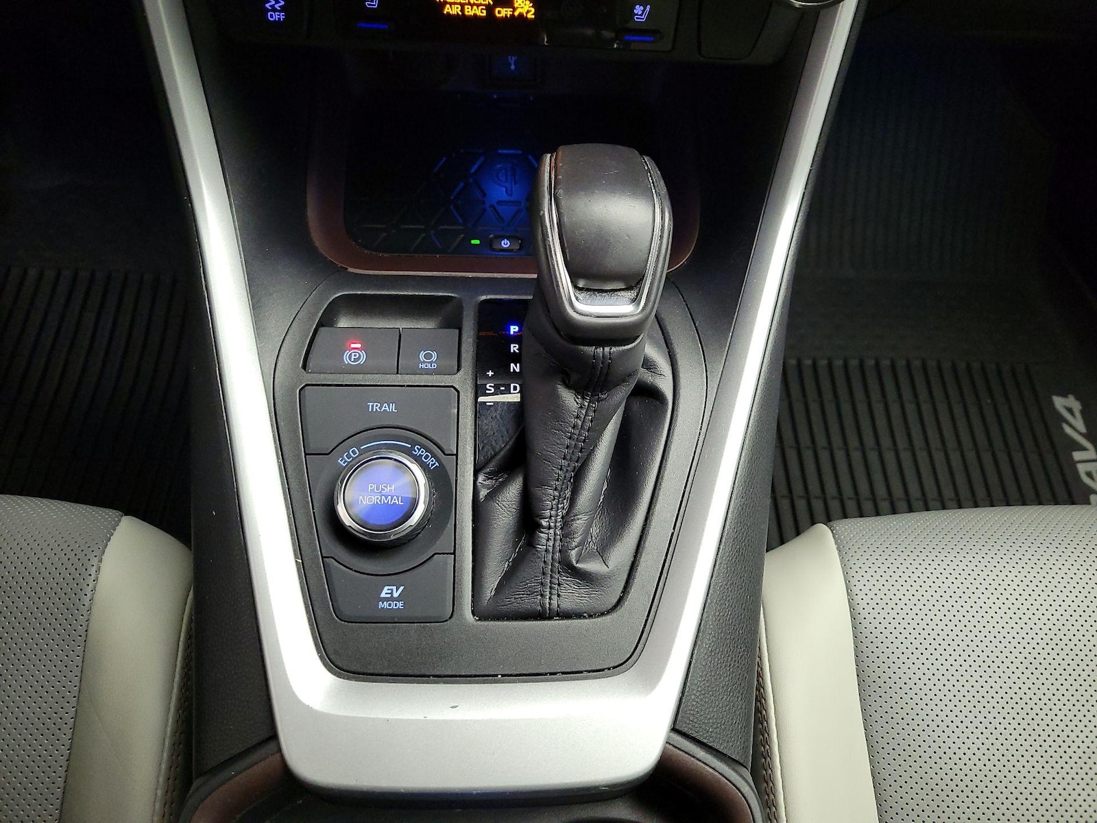 2020 Toyota RAV4 Limited - Photo 19