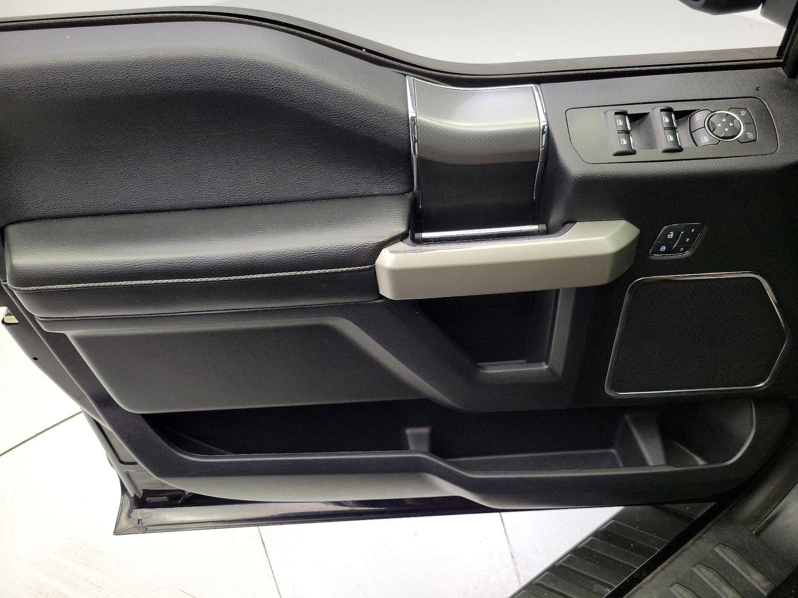 2017 Ford F-150 Lariat - Photo 13